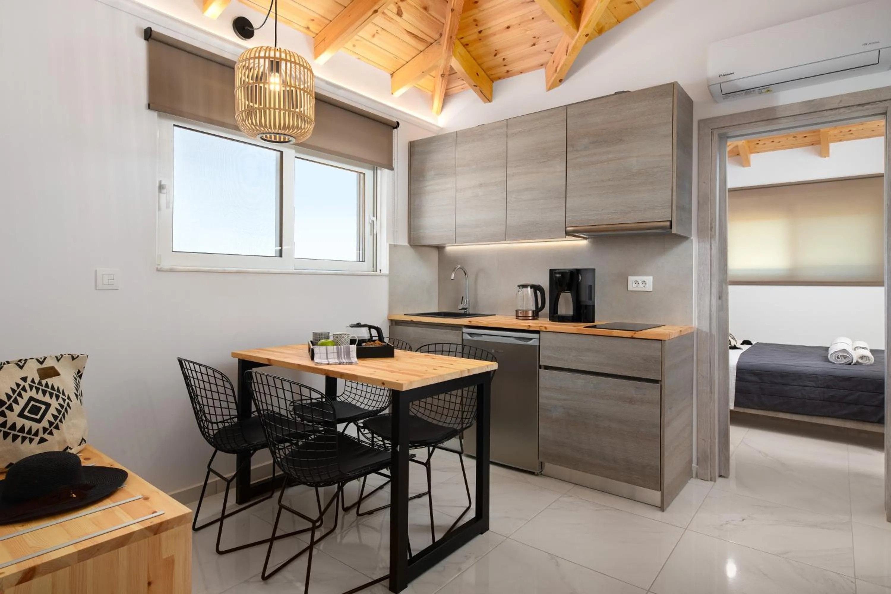 L & C Boutique Apartments