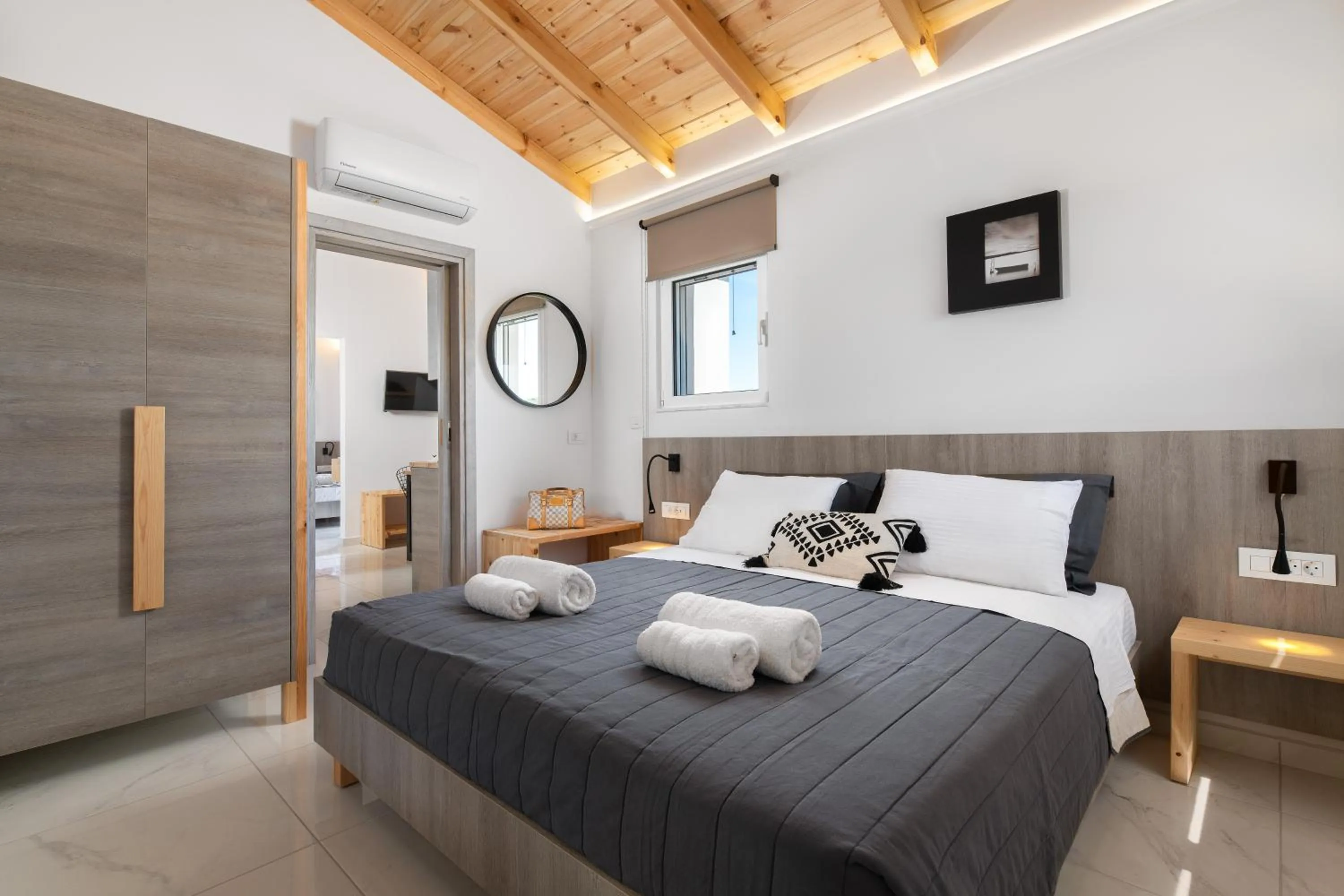 L & C Boutique Apartments