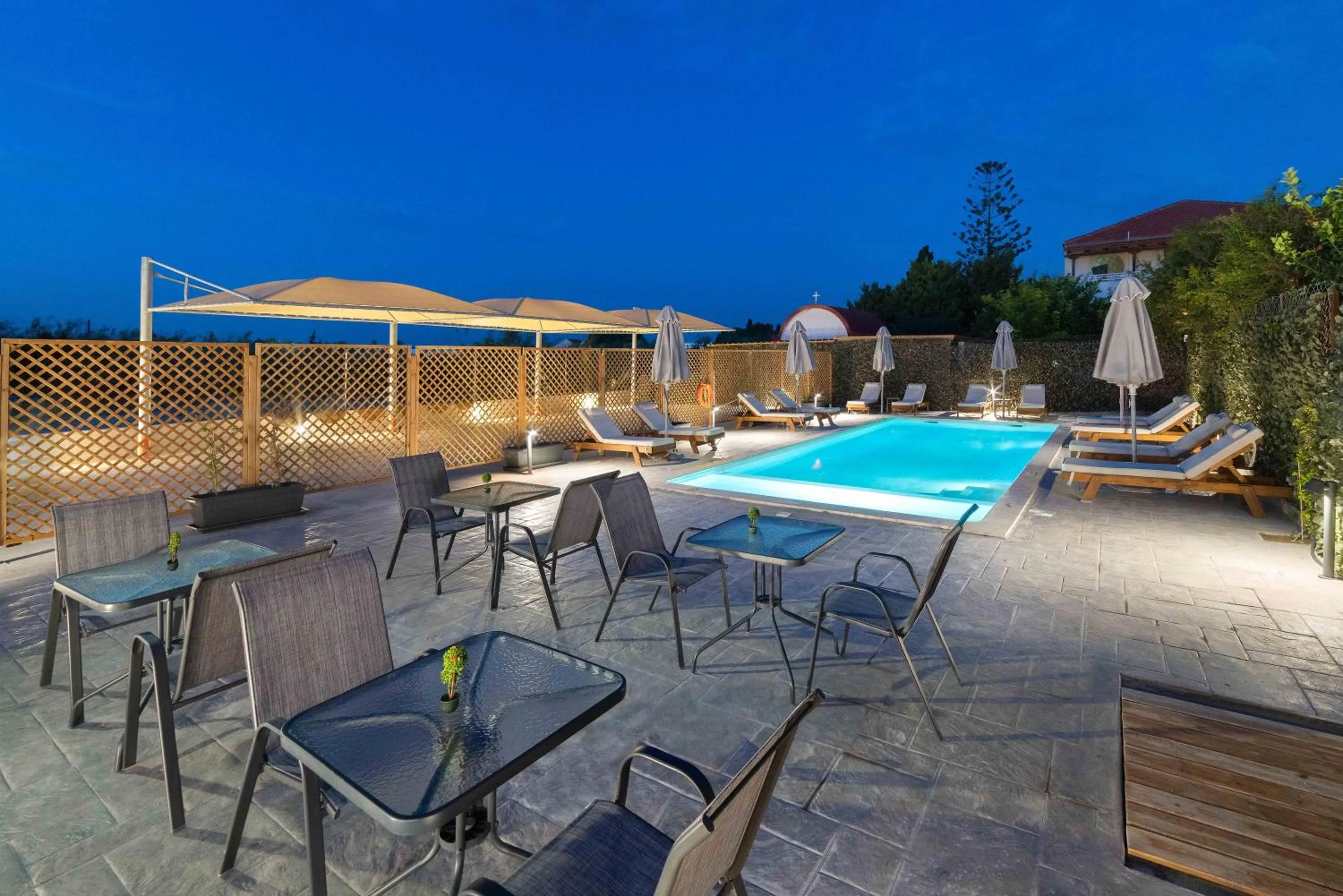 Restaurant/places to eat in L & C Boutique Apartments