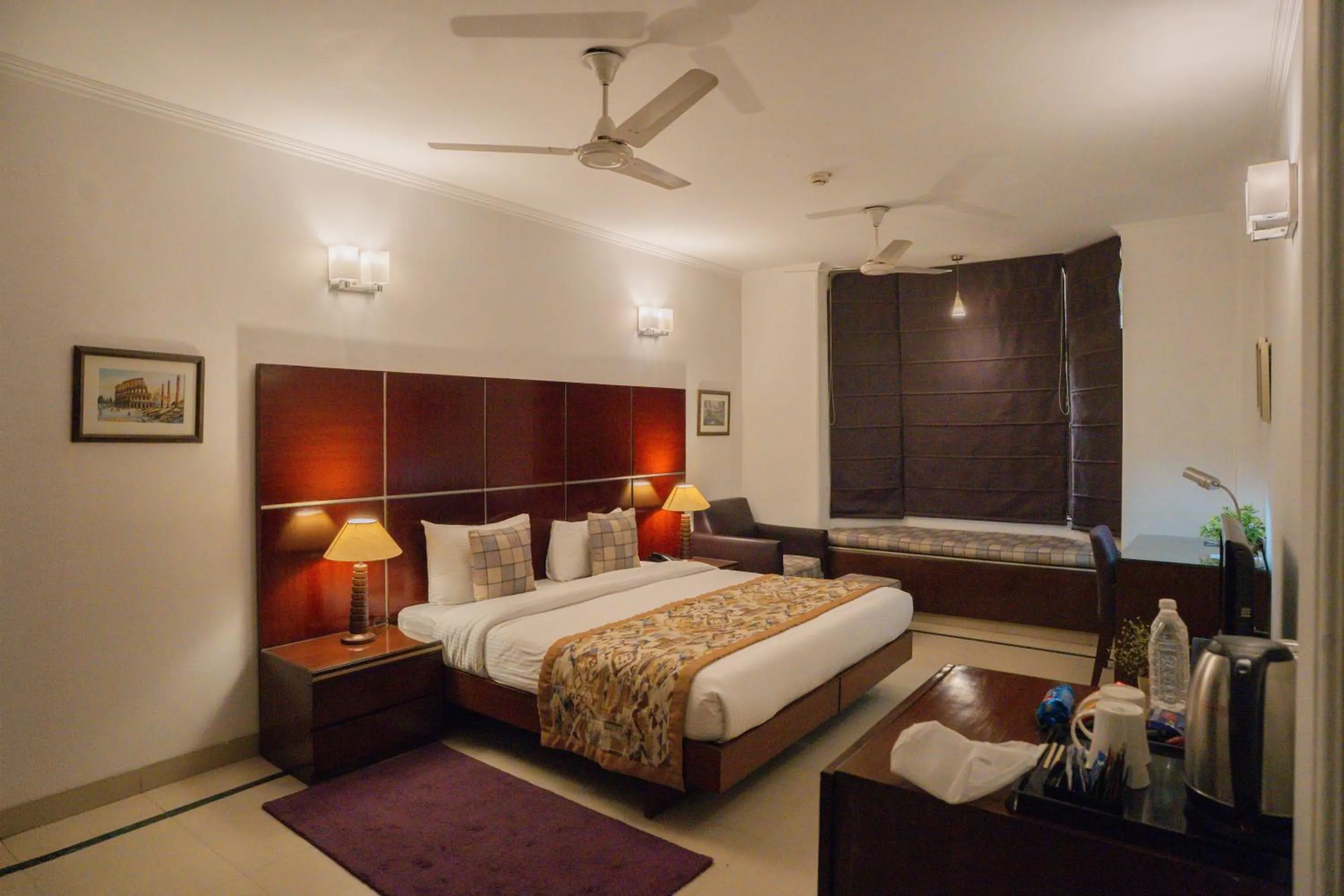 Bed in Ahuja Residency DLF Phase 2
