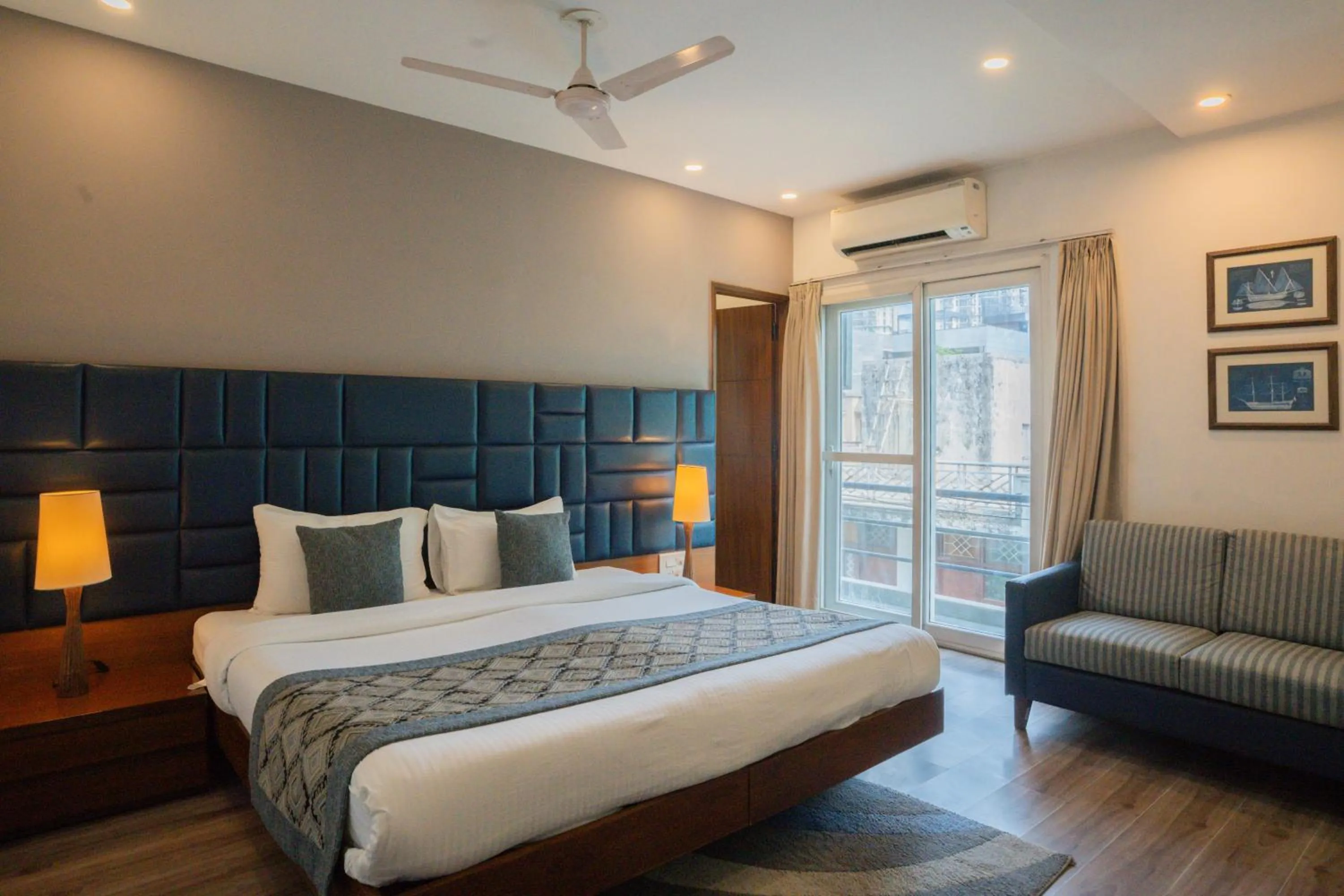 Bed in Ahuja Residency DLF Phase 2