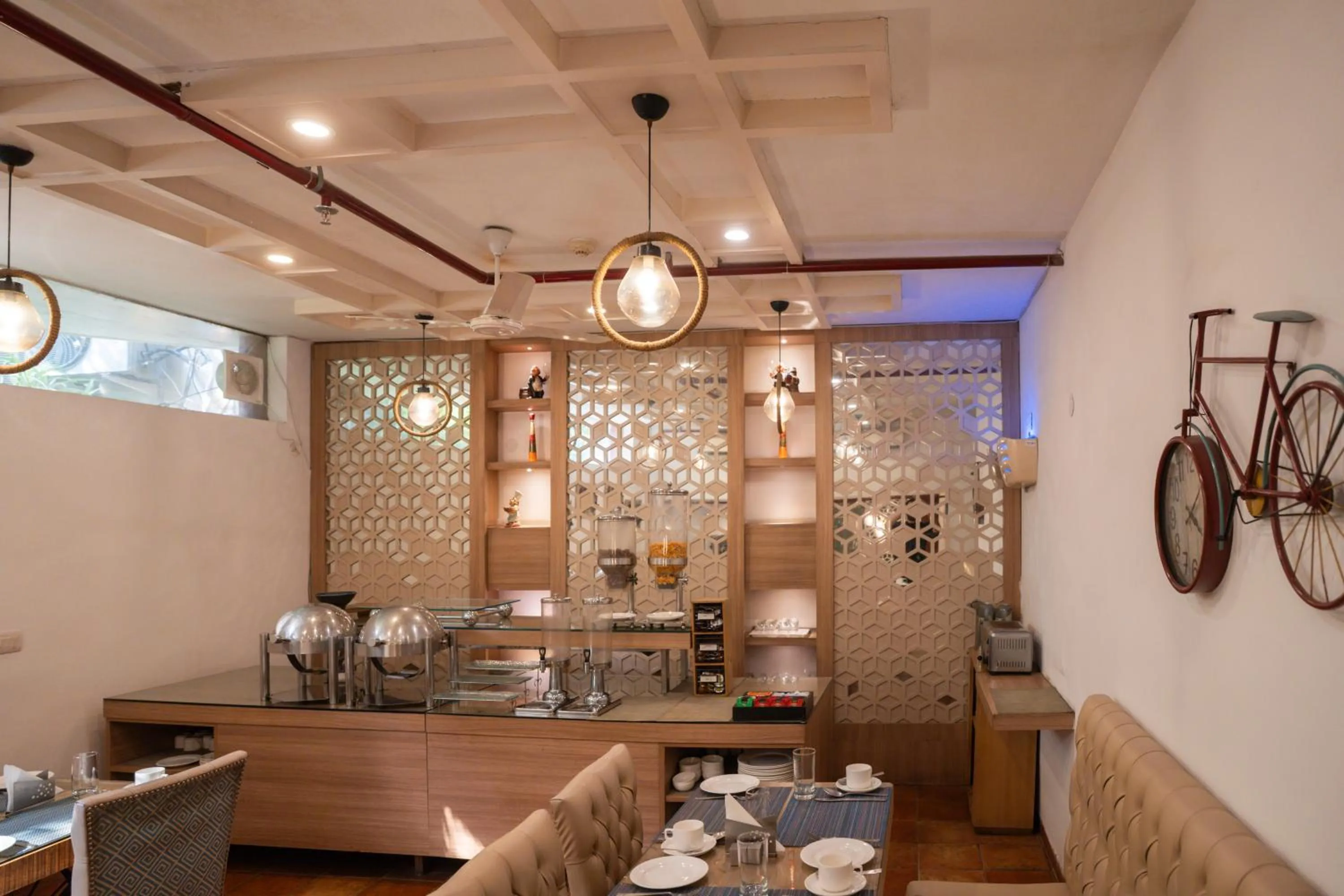 Restaurant/places to eat in Ahuja Residency DLF Phase 2