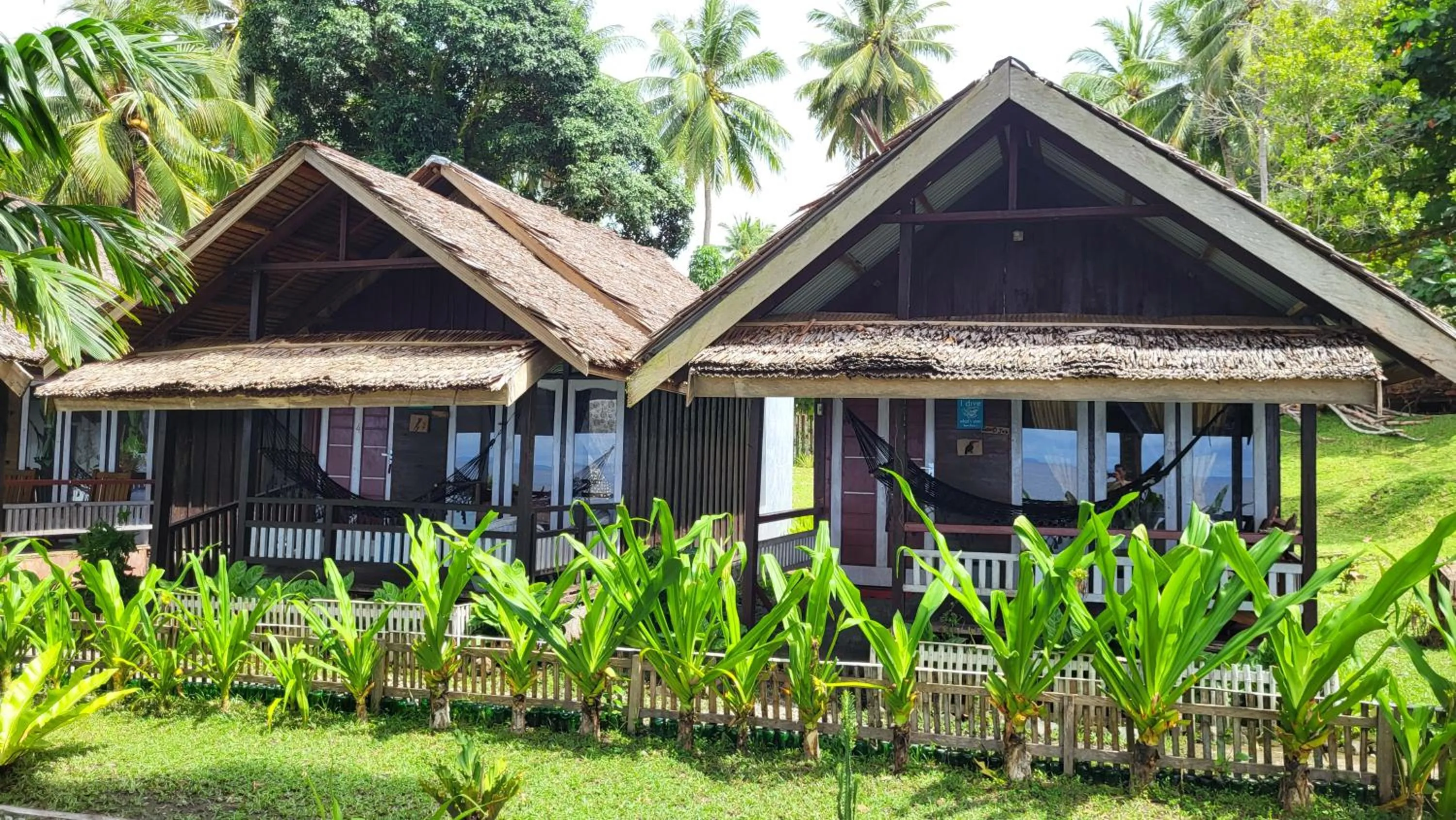 Deluxe Double Room with Balcony and Sea View in Pristine Paradise Dive Resort