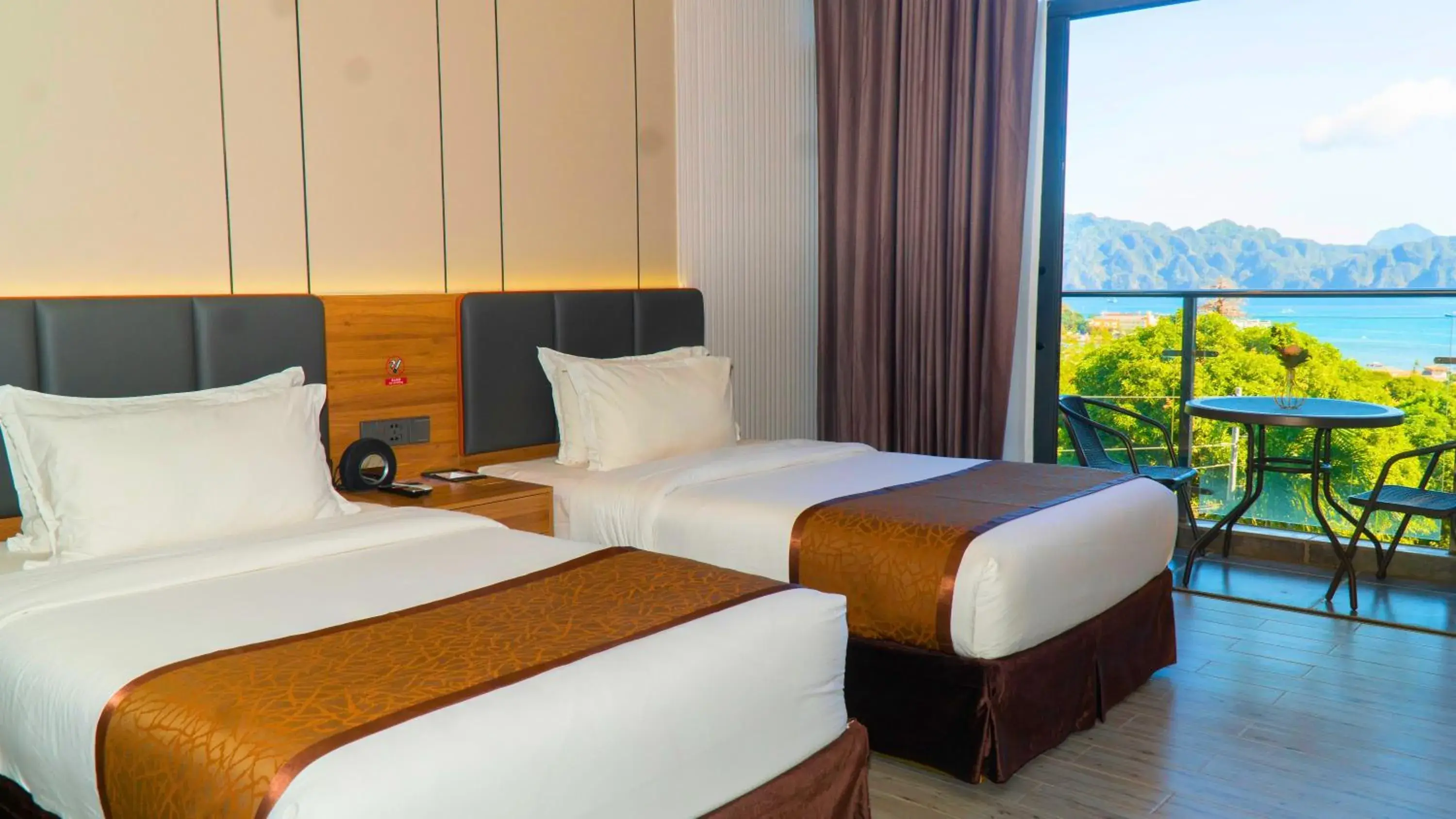 Deluxe Twin Room in Vienna Hotel Deluxe Twin Room in Vienna Hotel