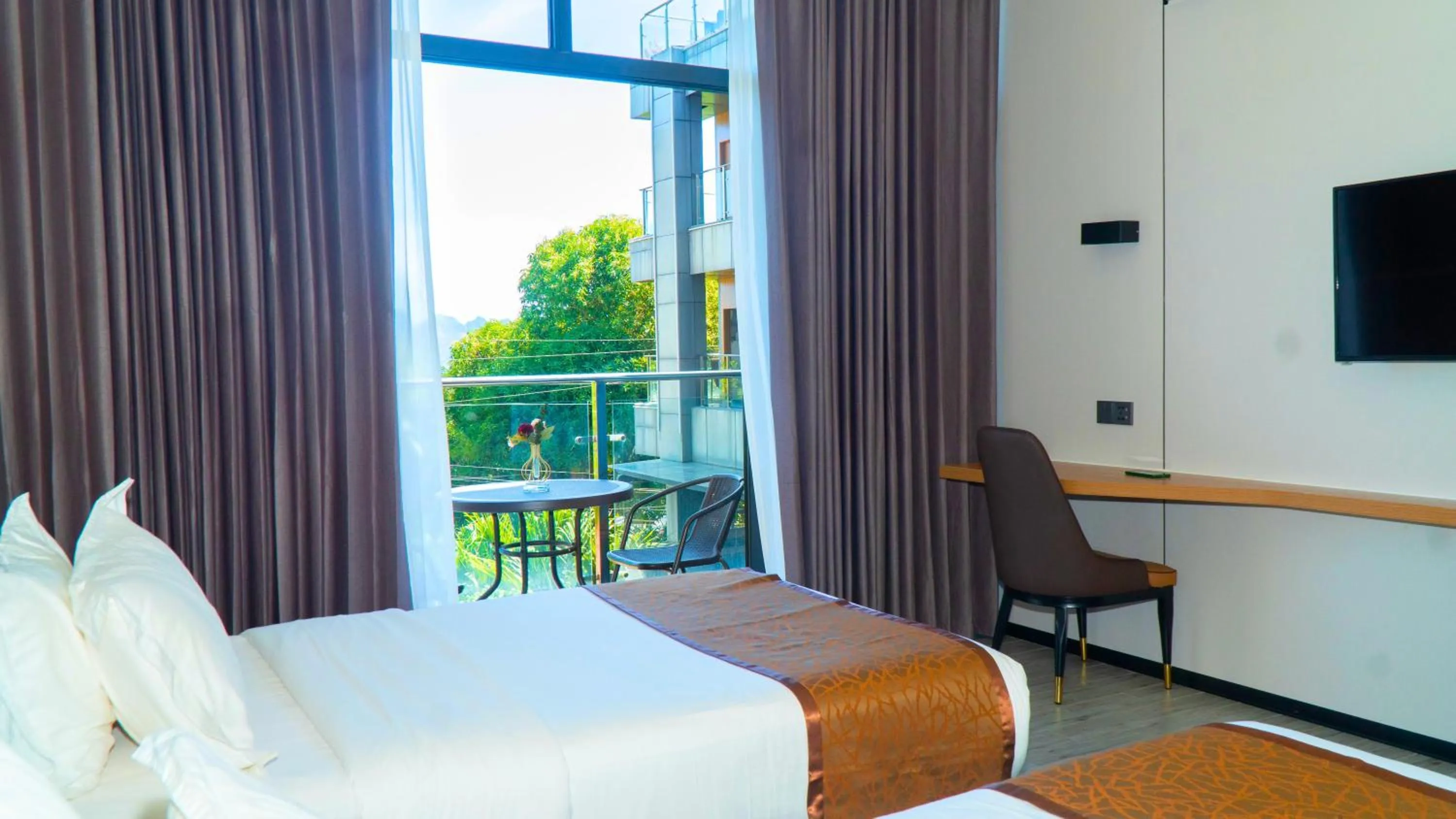 Balcony/Terrace, Bed in Vienna Hotel