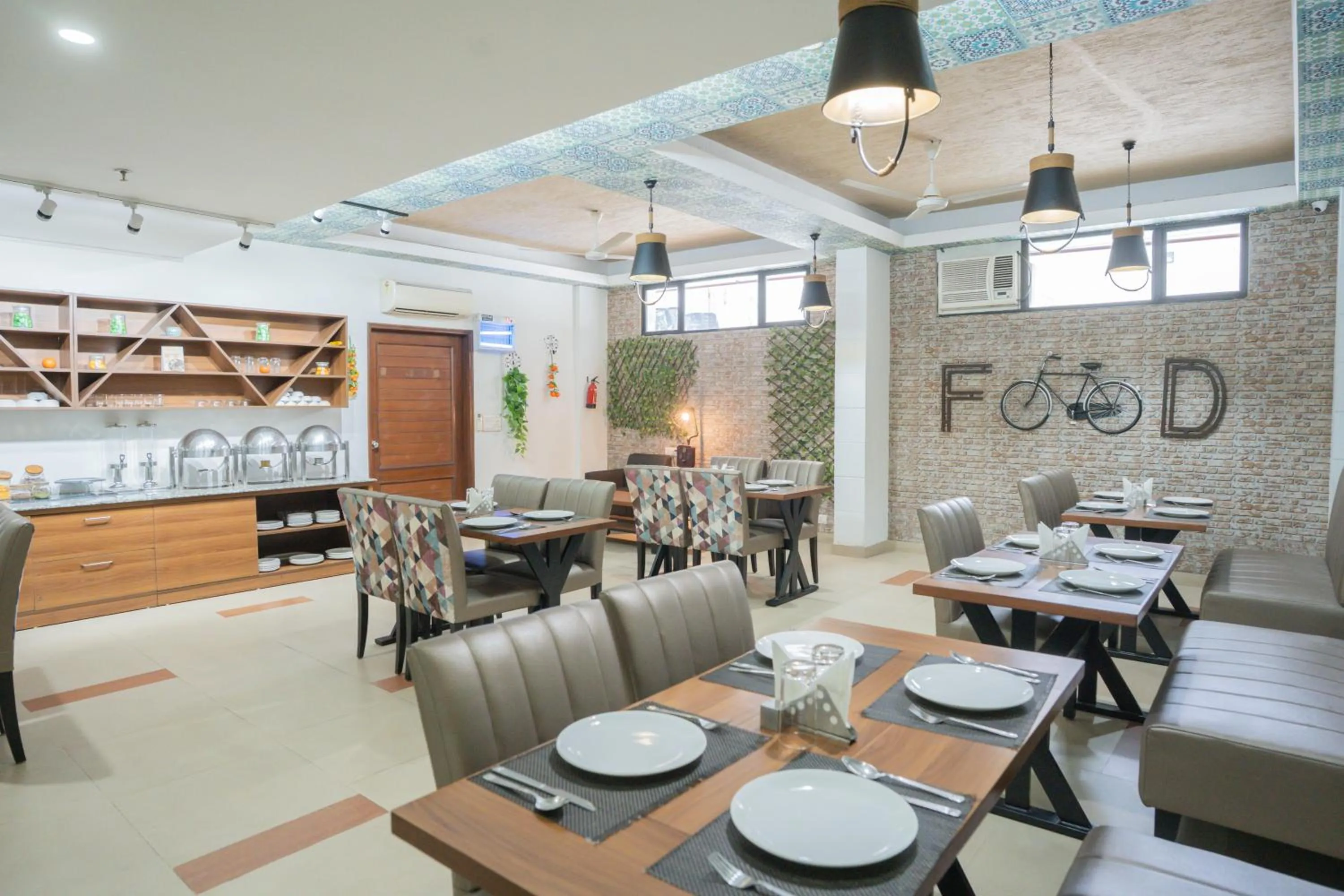 Restaurant/places to eat in Ahuja Residency Parklane