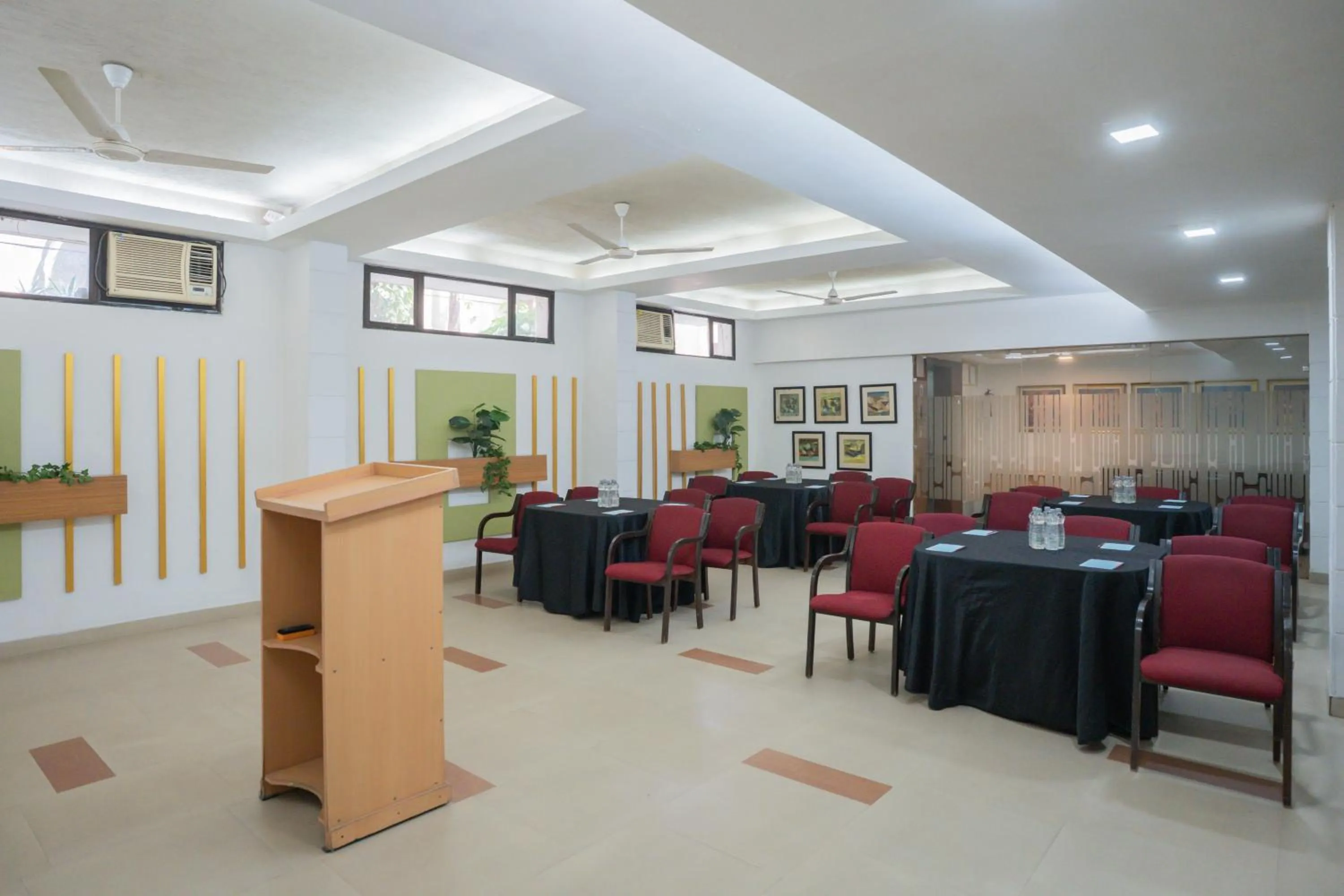 Meeting/conference room in Ahuja Residency Parklane