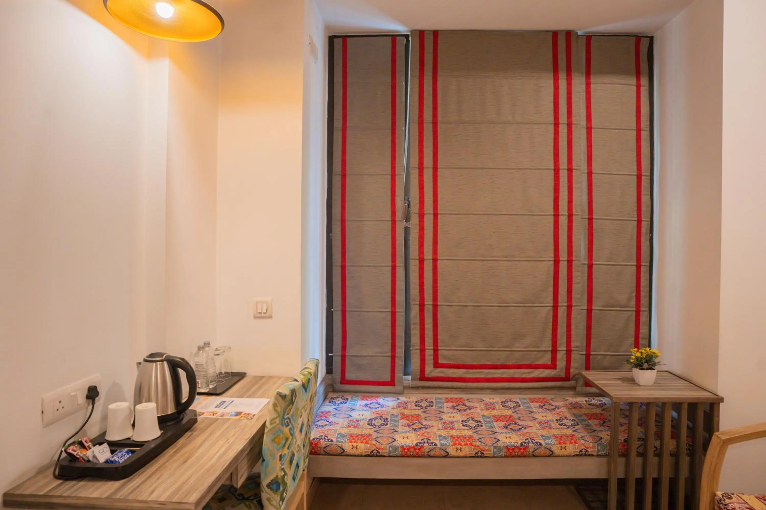 Seating area, Bed in Ahuja Residency Parklane