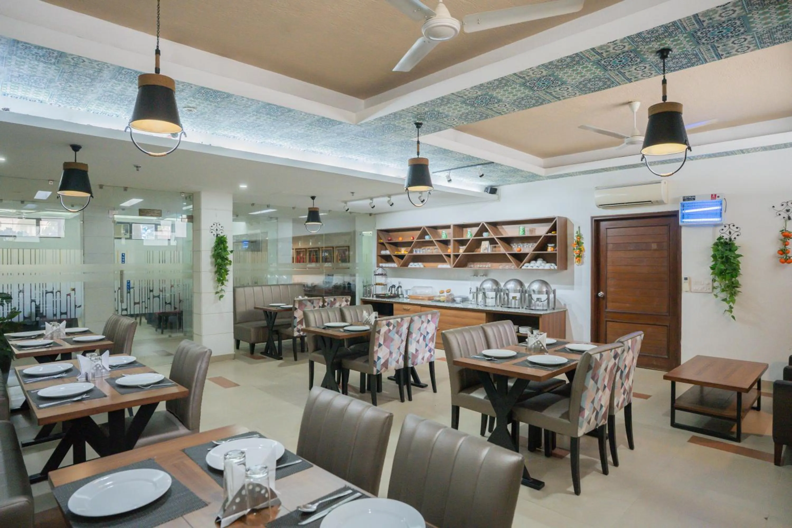 Restaurant/places to eat in Ahuja Residency Parklane