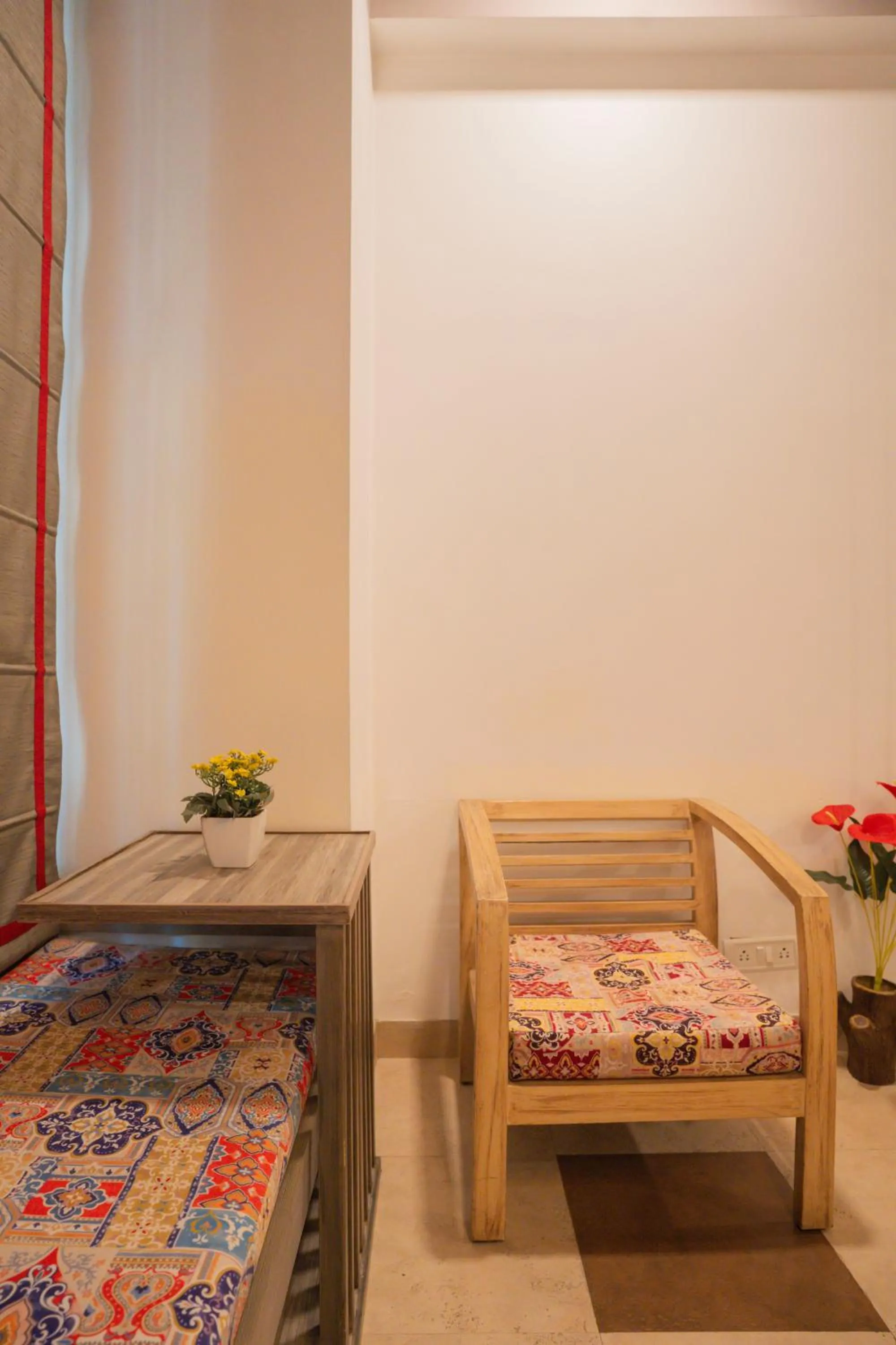 Seating area, Bed in Ahuja Residency Parklane