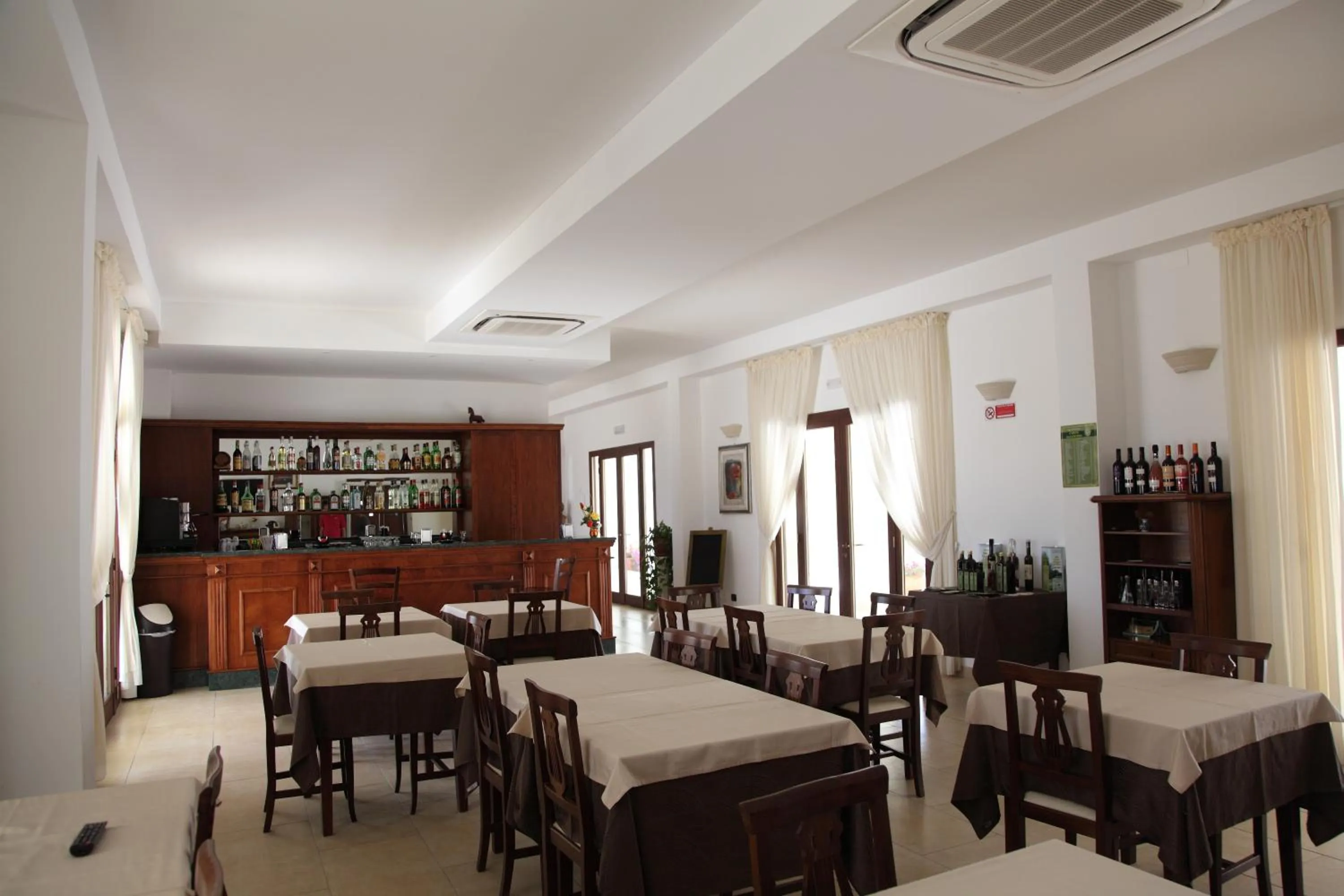Restaurant/places to eat in Agri Hotel Conte Salentino