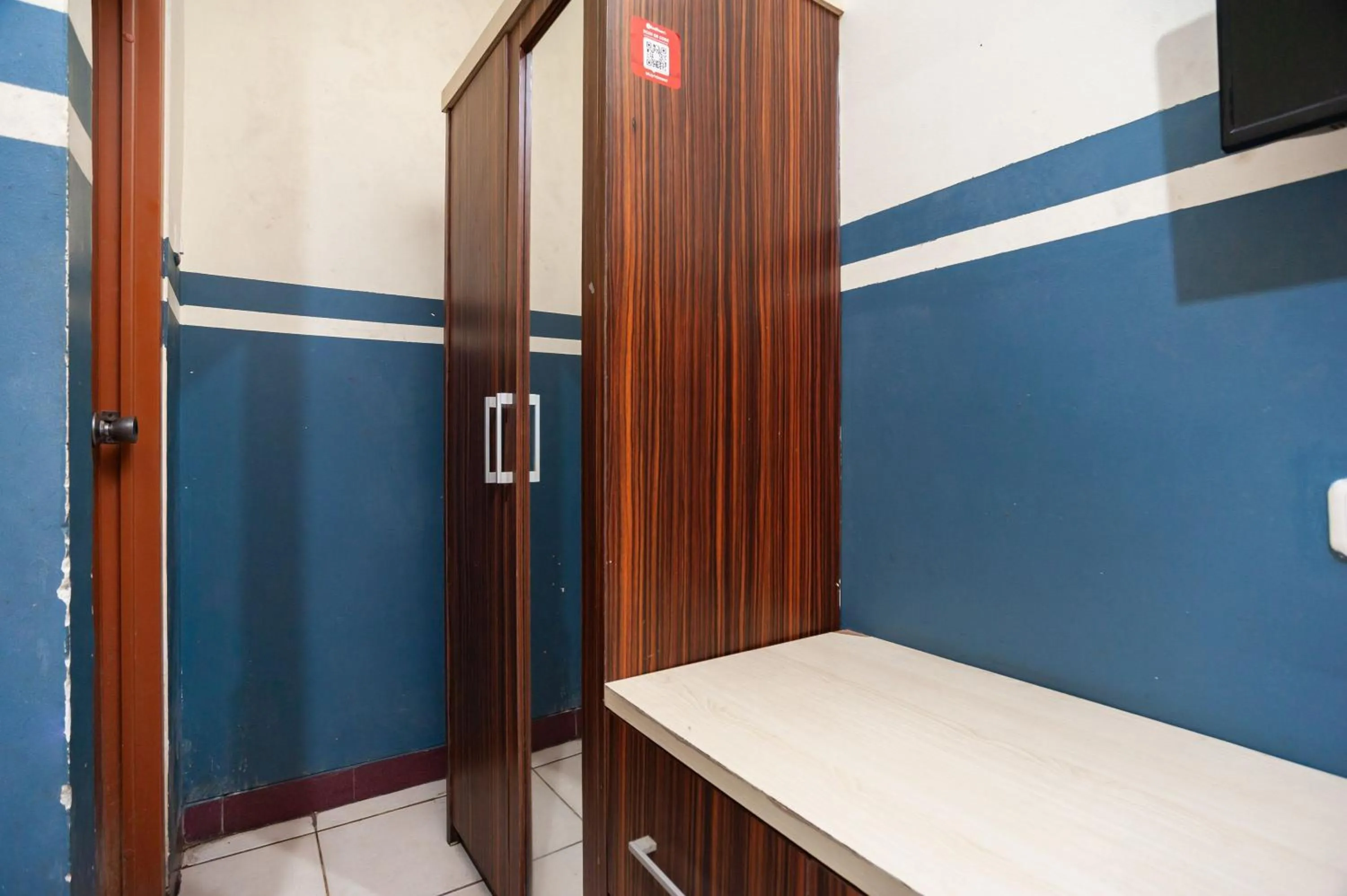 Bedroom, Bed in RedDoorz Plus near Universitas Indonesia