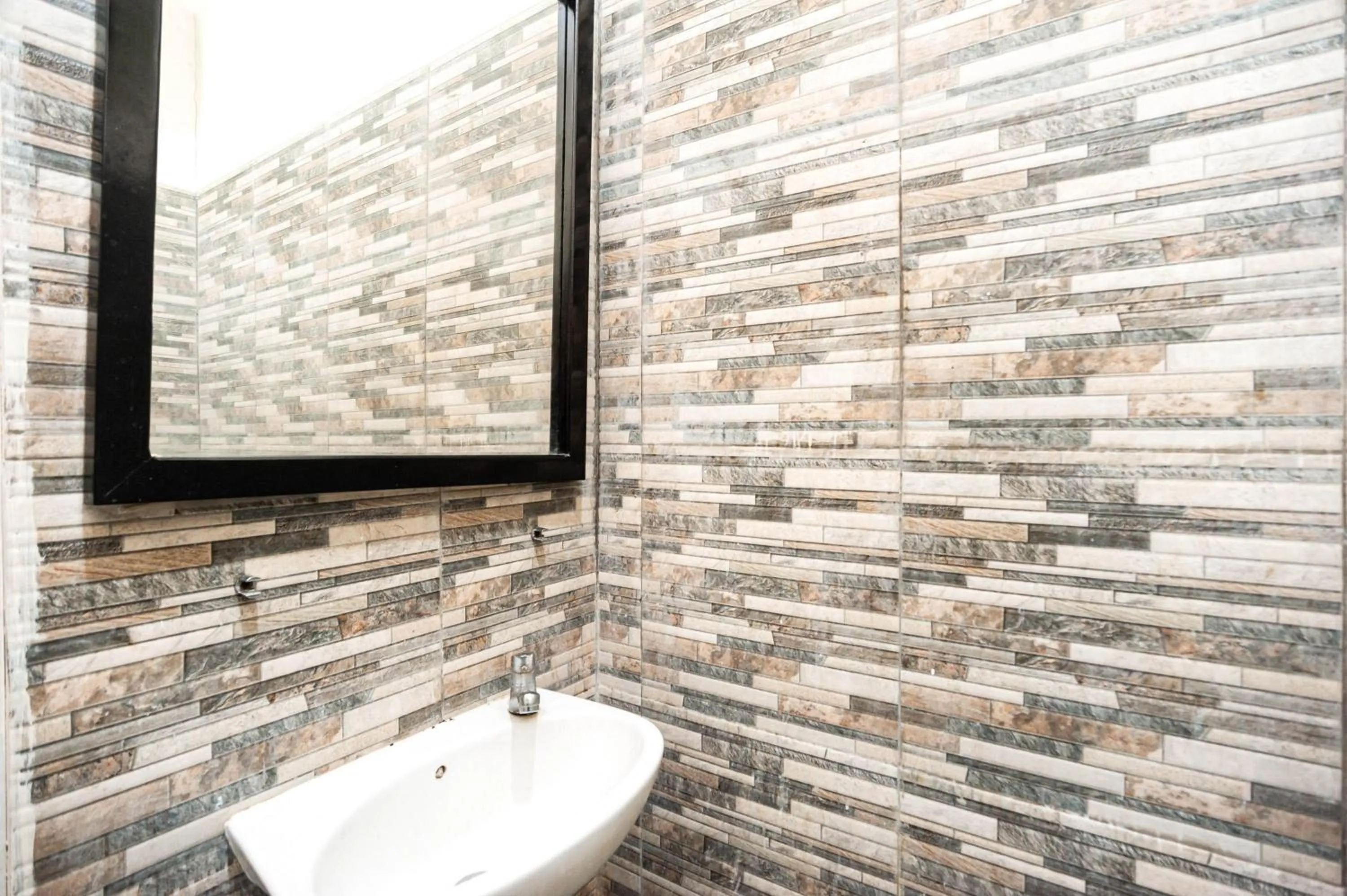 Bathroom in RedDoorz Plus near Universitas Indonesia