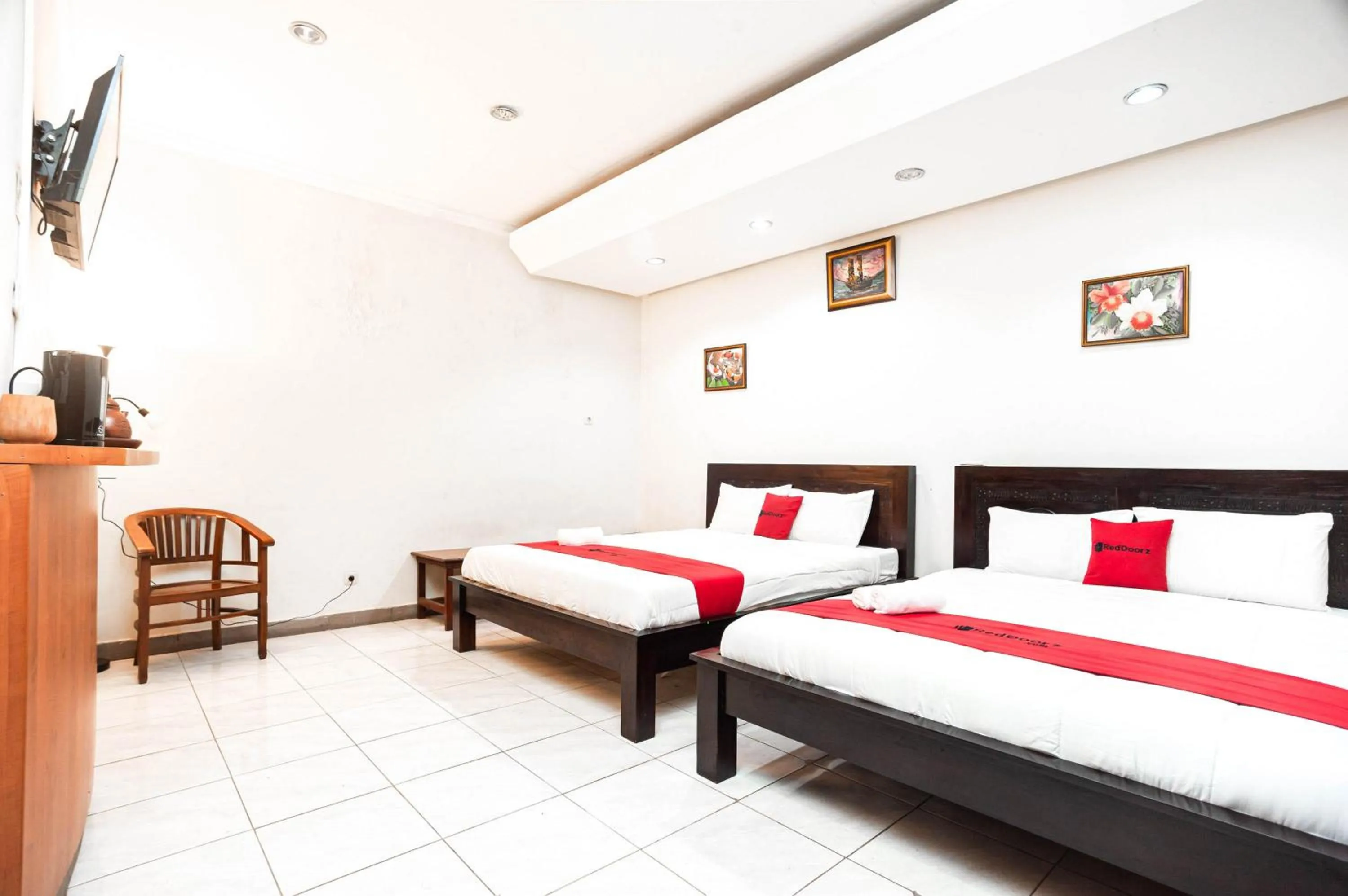 Bedroom, Bed in RedDoorz Plus near Universitas Indonesia
