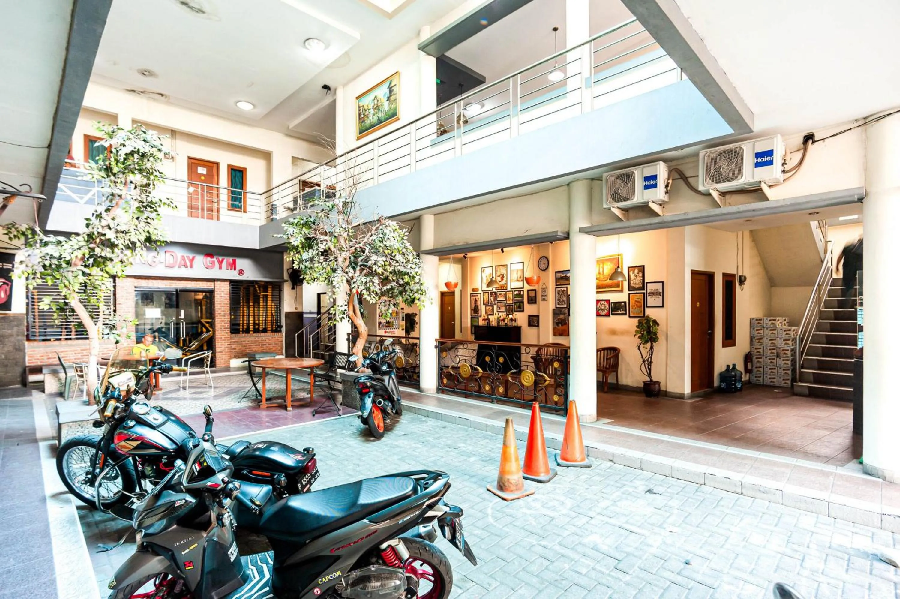 Parking in RedDoorz Plus near Universitas Indonesia