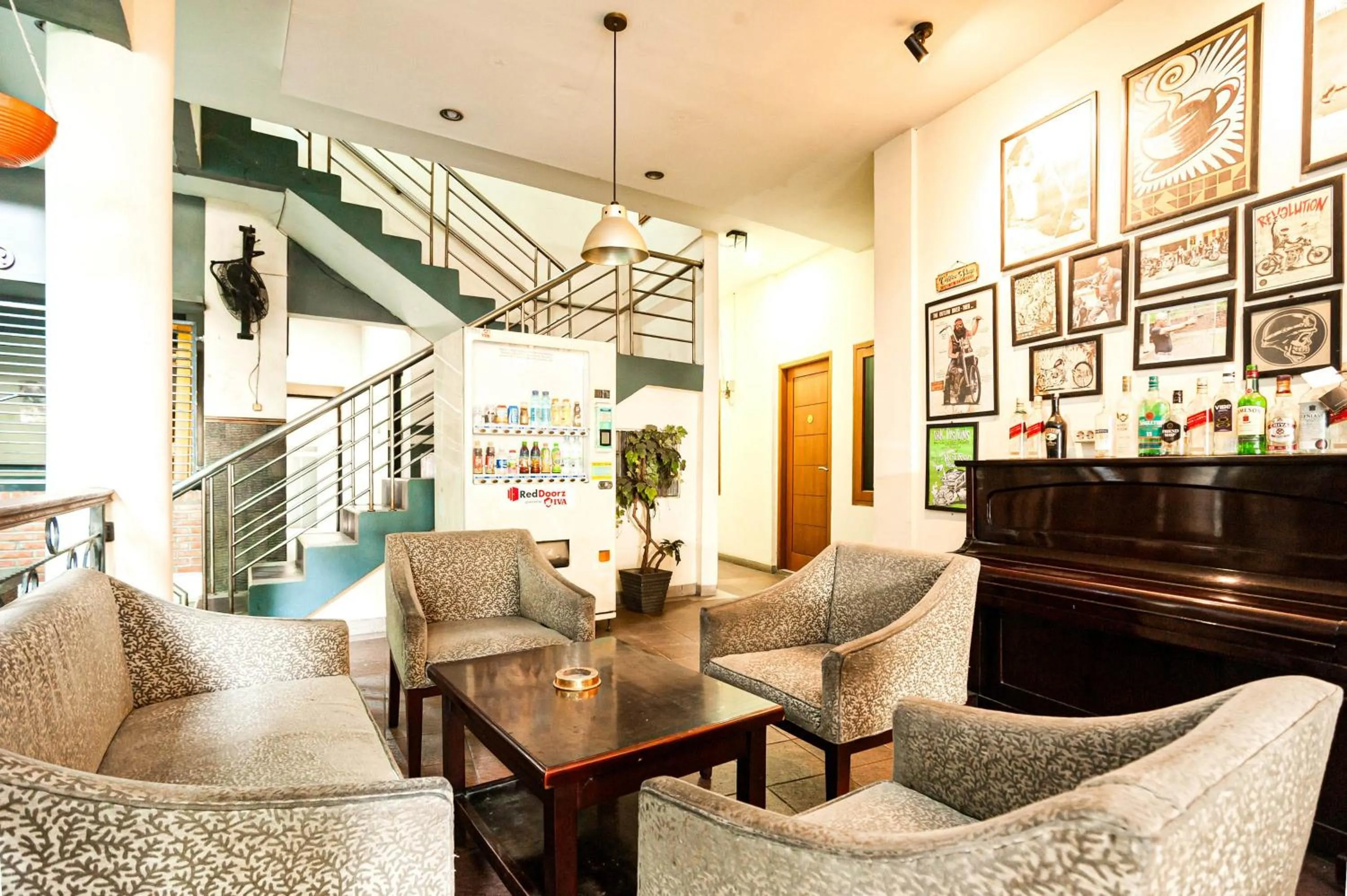 Seating area in RedDoorz Plus near Universitas Indonesia