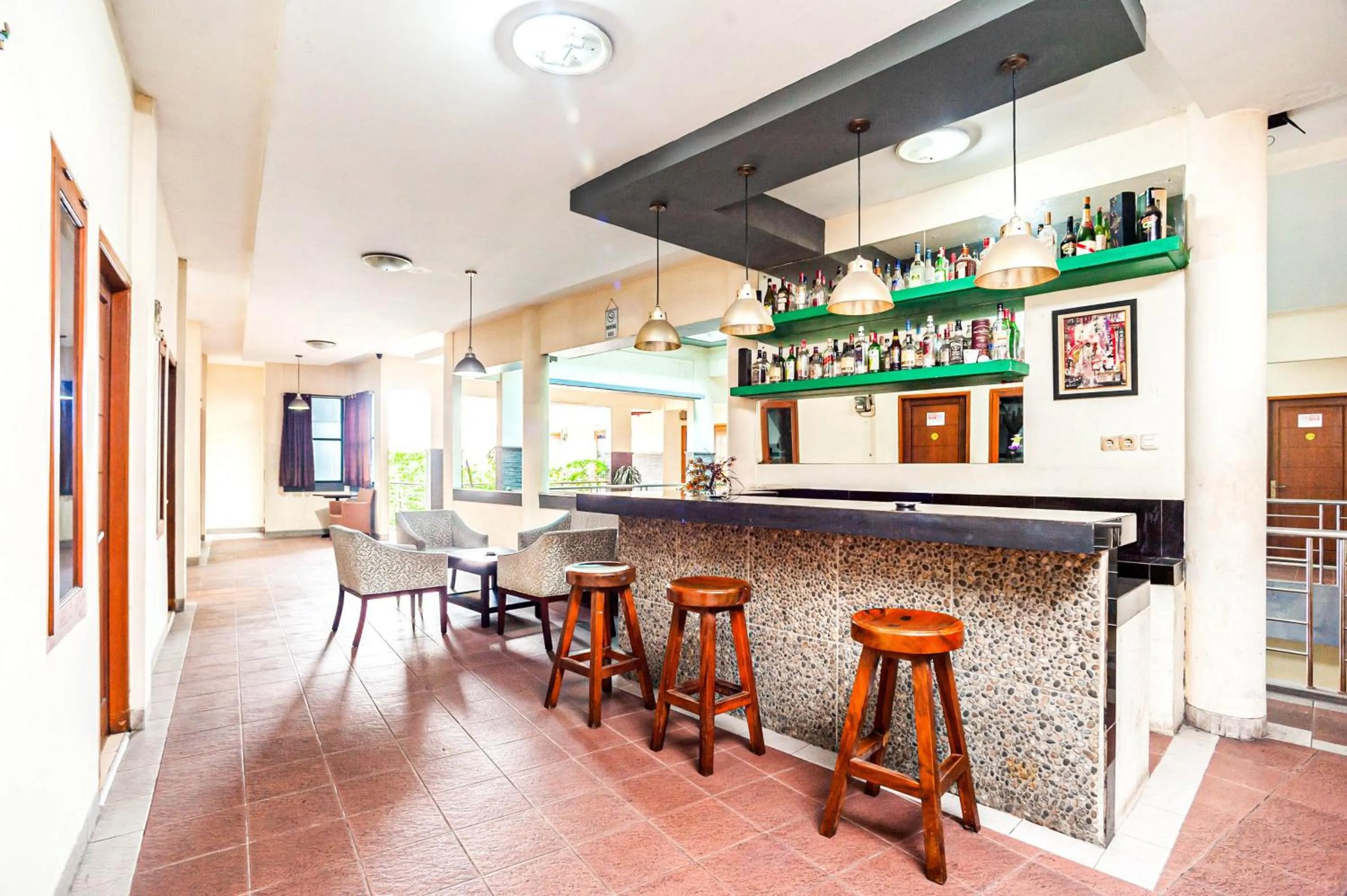 Restaurant/places to eat in RedDoorz Plus near Universitas Indonesia