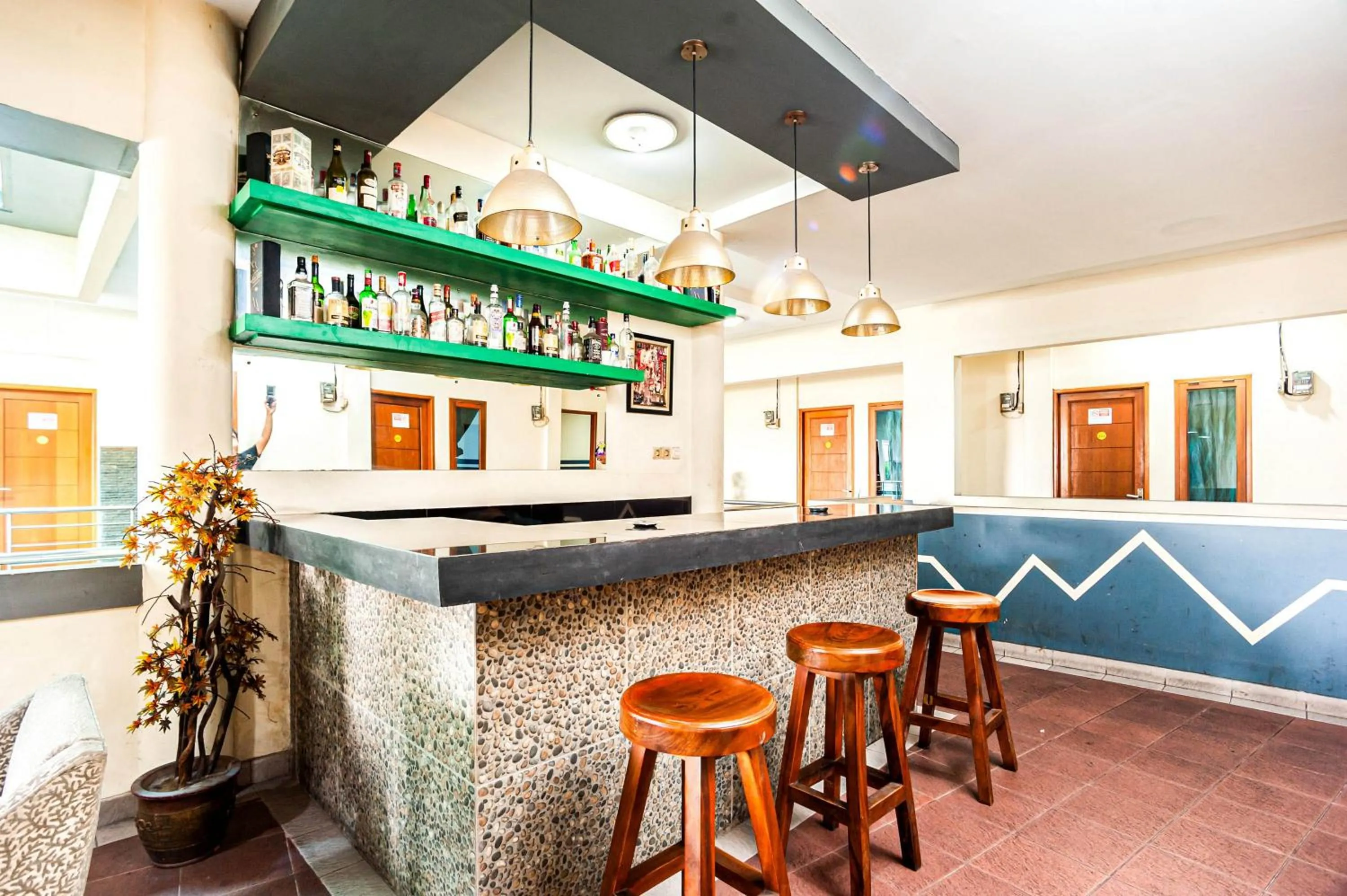 Restaurant/places to eat in RedDoorz Plus near Universitas Indonesia