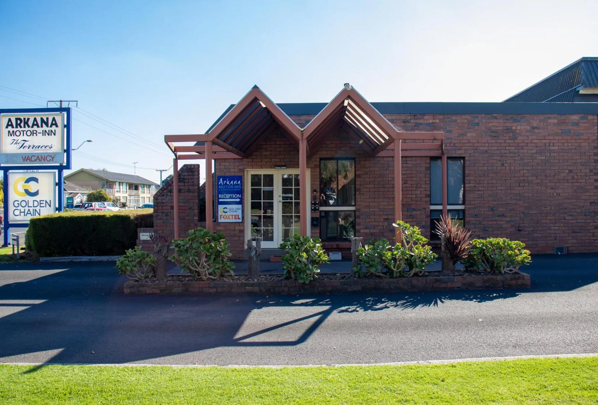Facade/entrance in Arkana Motor Inn & Terrace Apartments