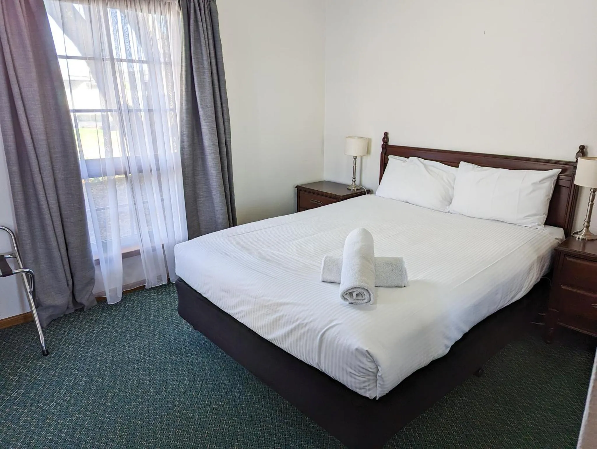 Bedroom, Bed in Arkana Motor Inn & Terrace Apartments