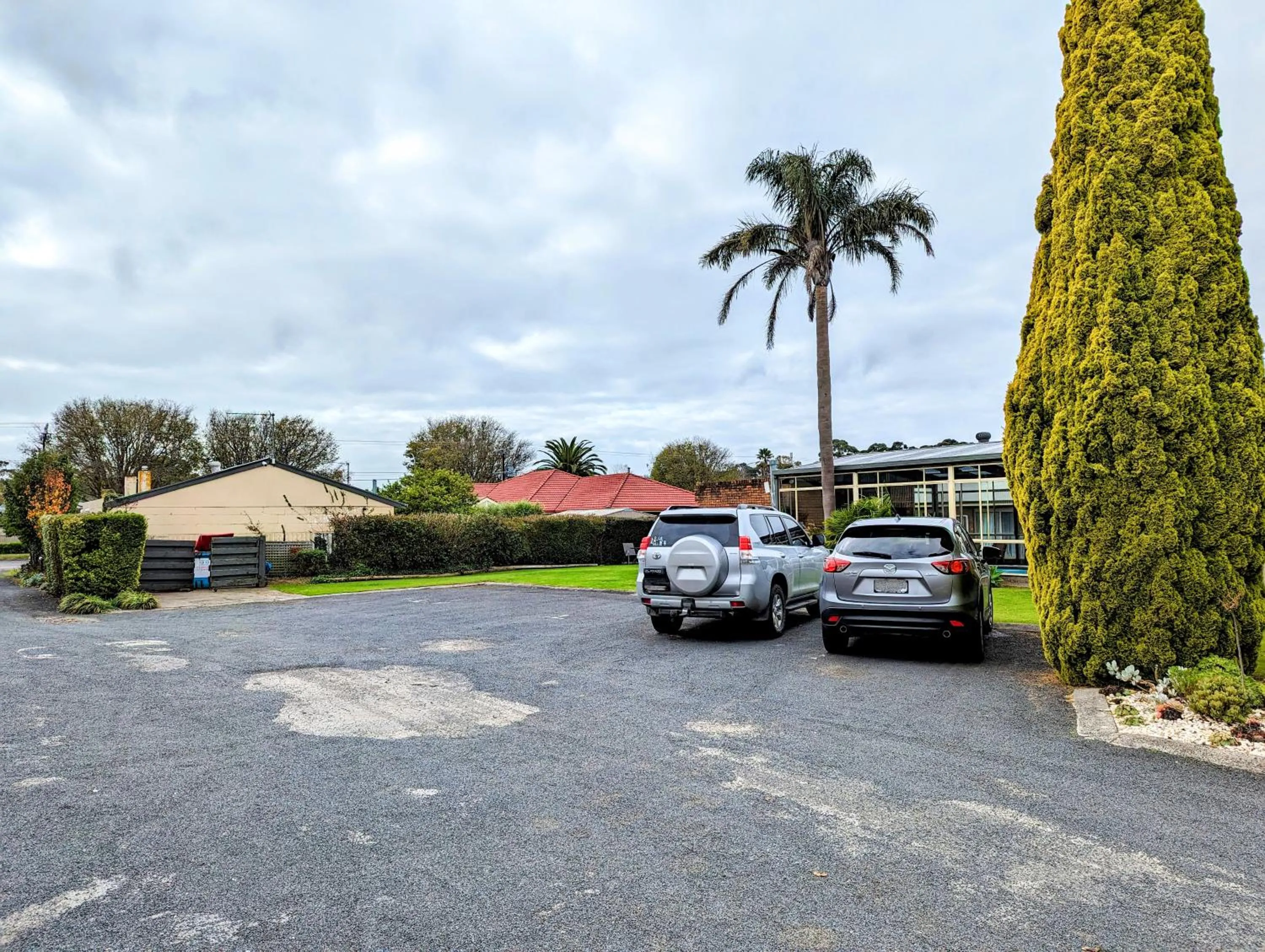 Parking in Arkana Motor Inn & Terrace Apartments