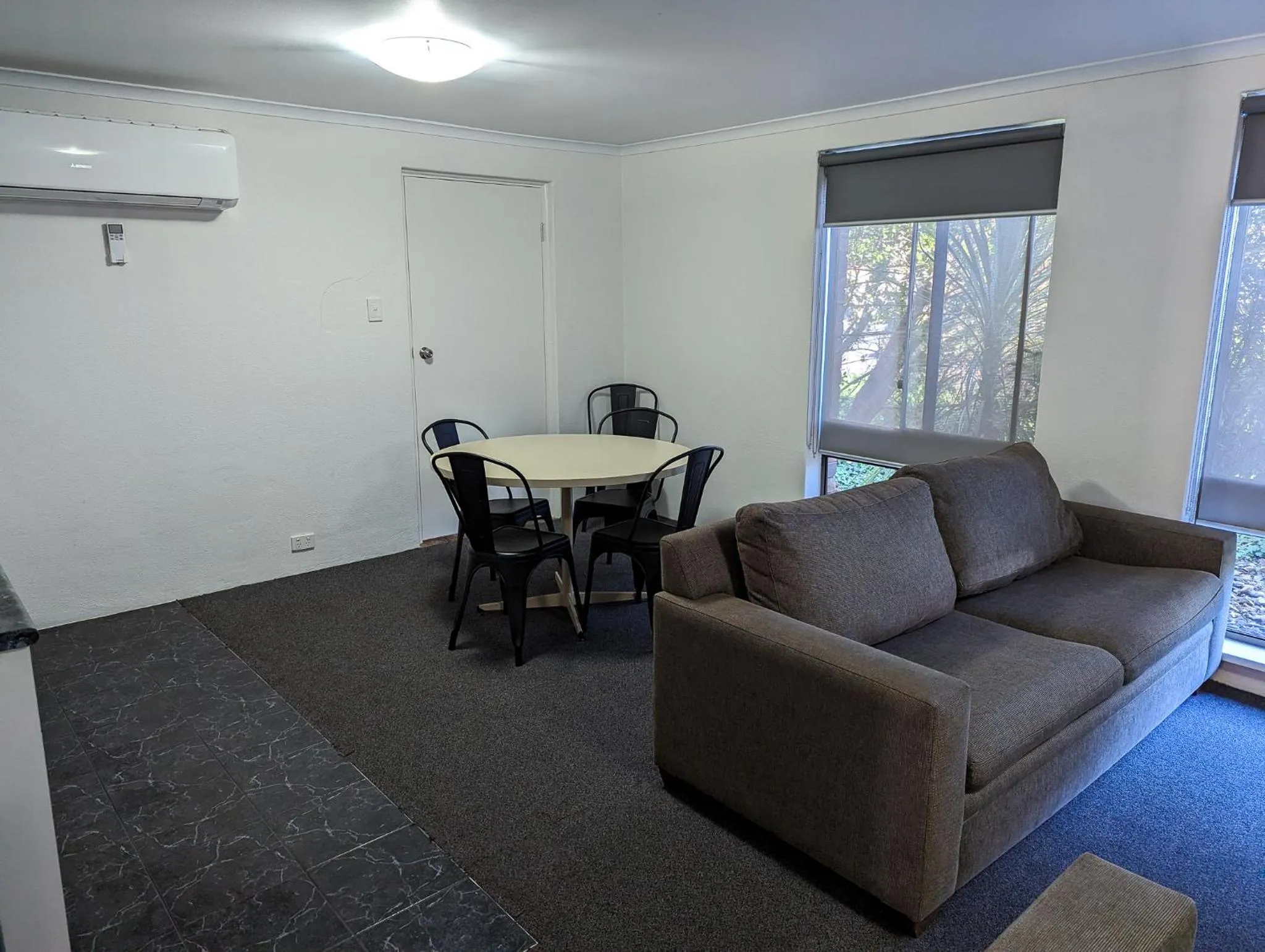 Living room in Arkana Motor Inn & Terrace Apartments