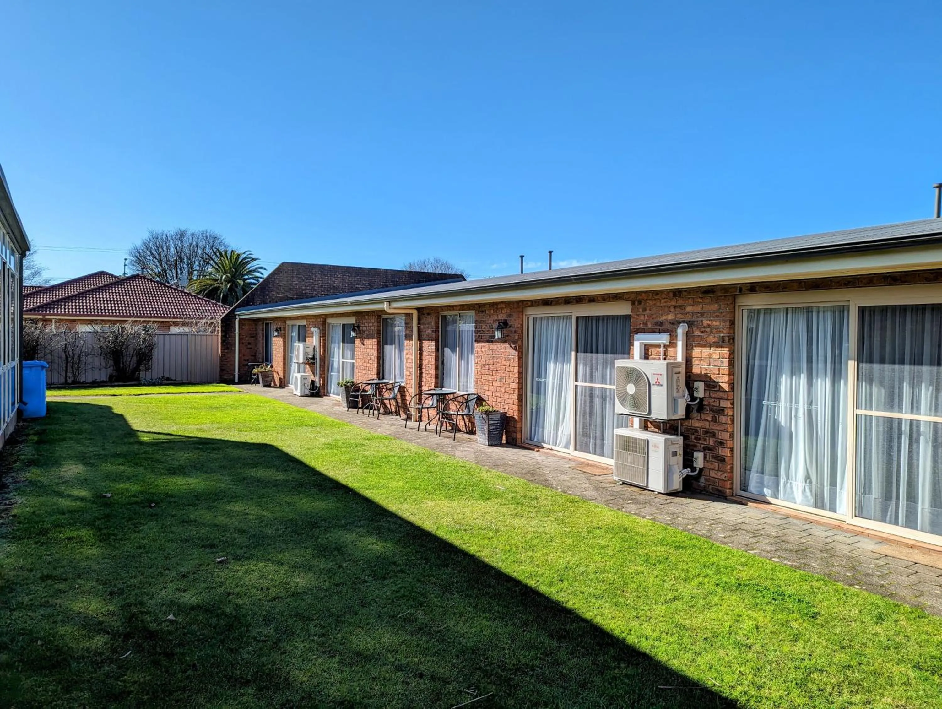 Property building in Arkana Motor Inn & Terrace Apartments