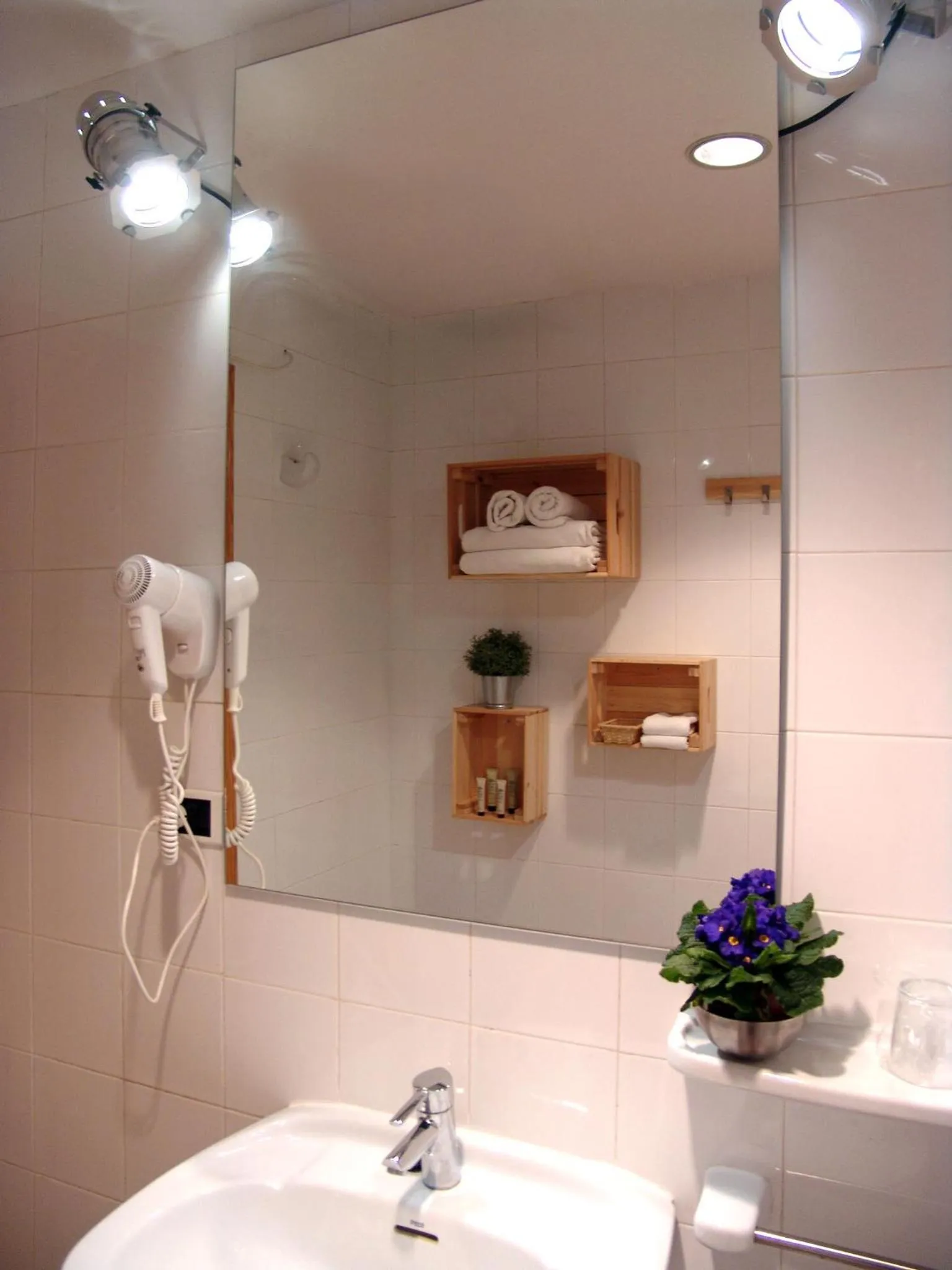 Bathroom in Hotel La Tinensa