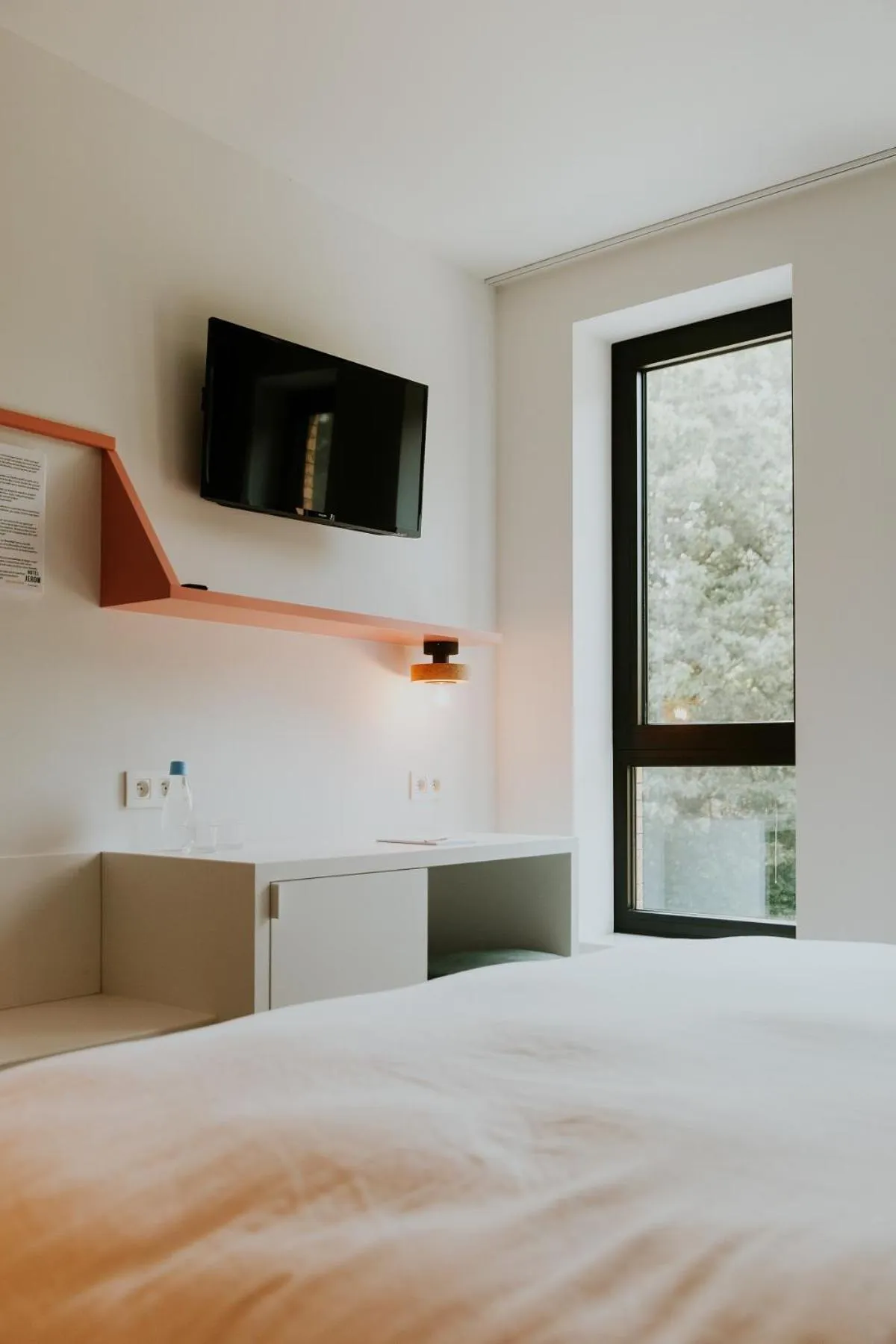 TV and multimedia, Bed in Hotel Jerom