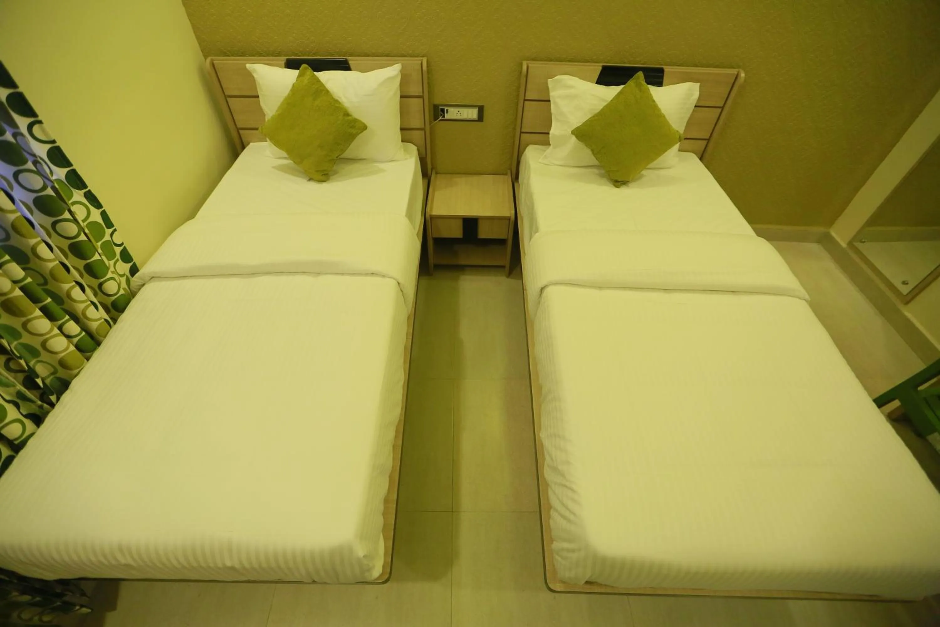 Bedroom, Bed in Kans One