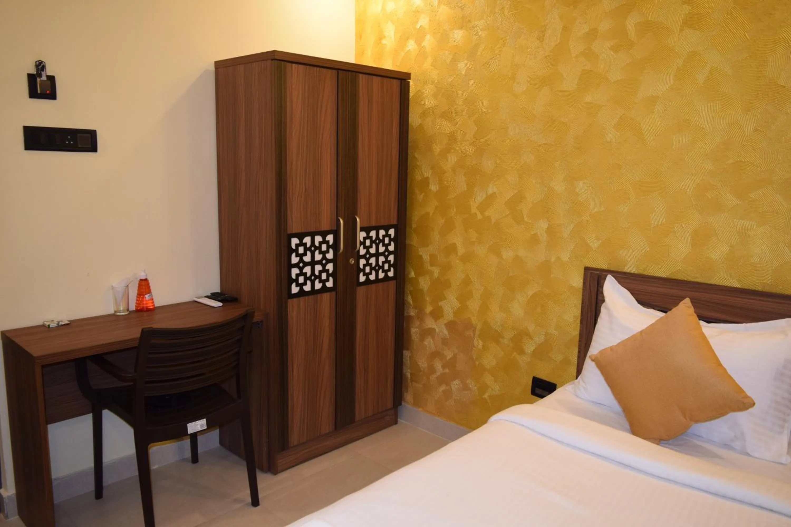 wardrobe, Bed in Kans One