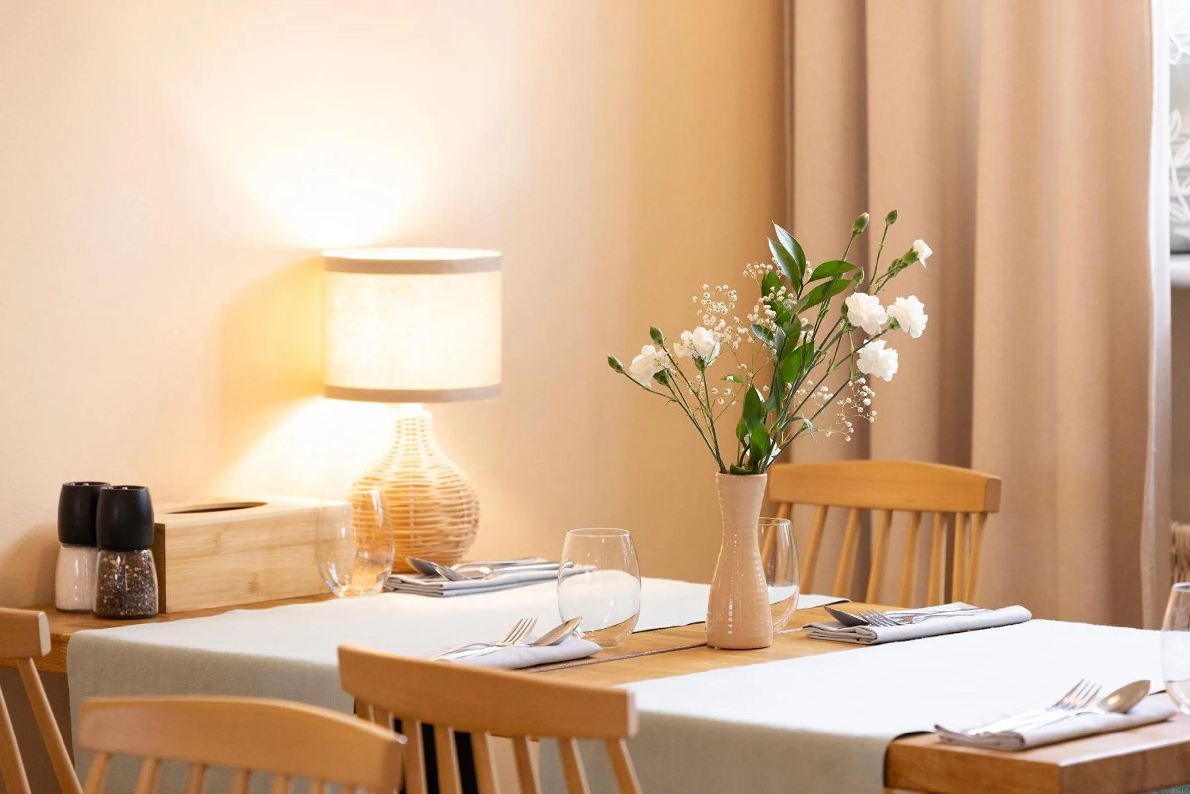 Restaurant/places to eat in Hotel Boss