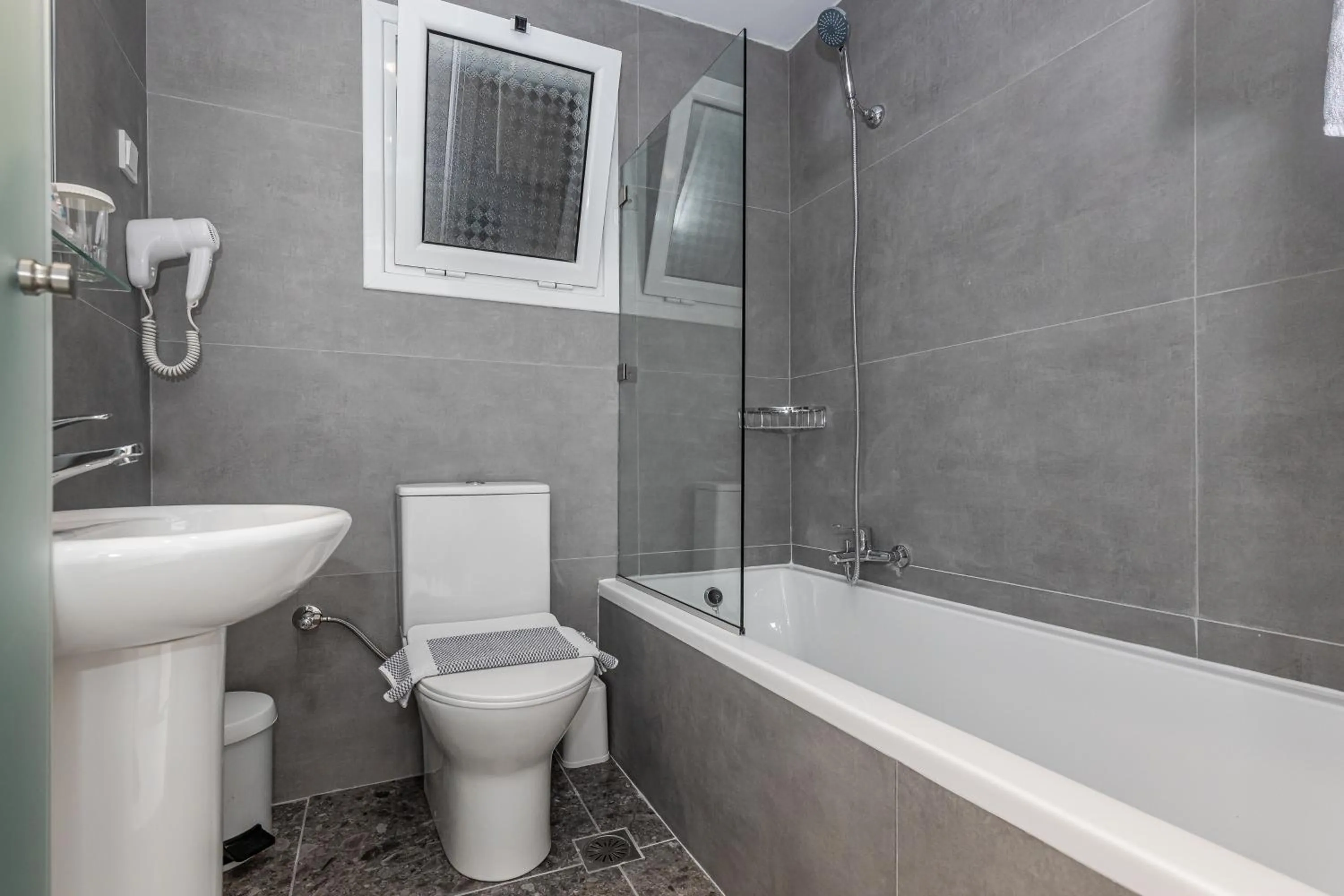 Bathroom in Oasis Hotel