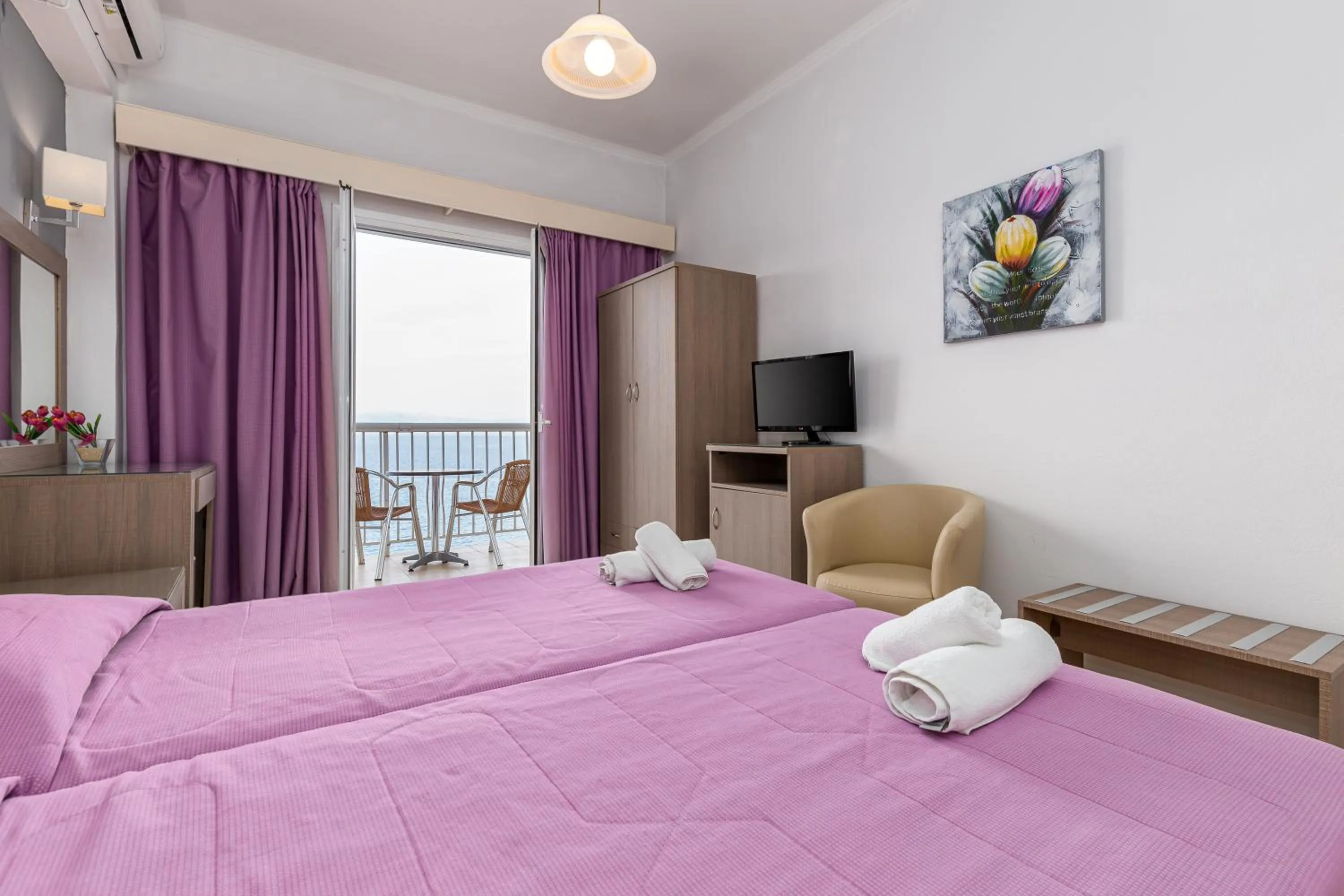 Photo of the whole room, Bed in Oasis Hotel