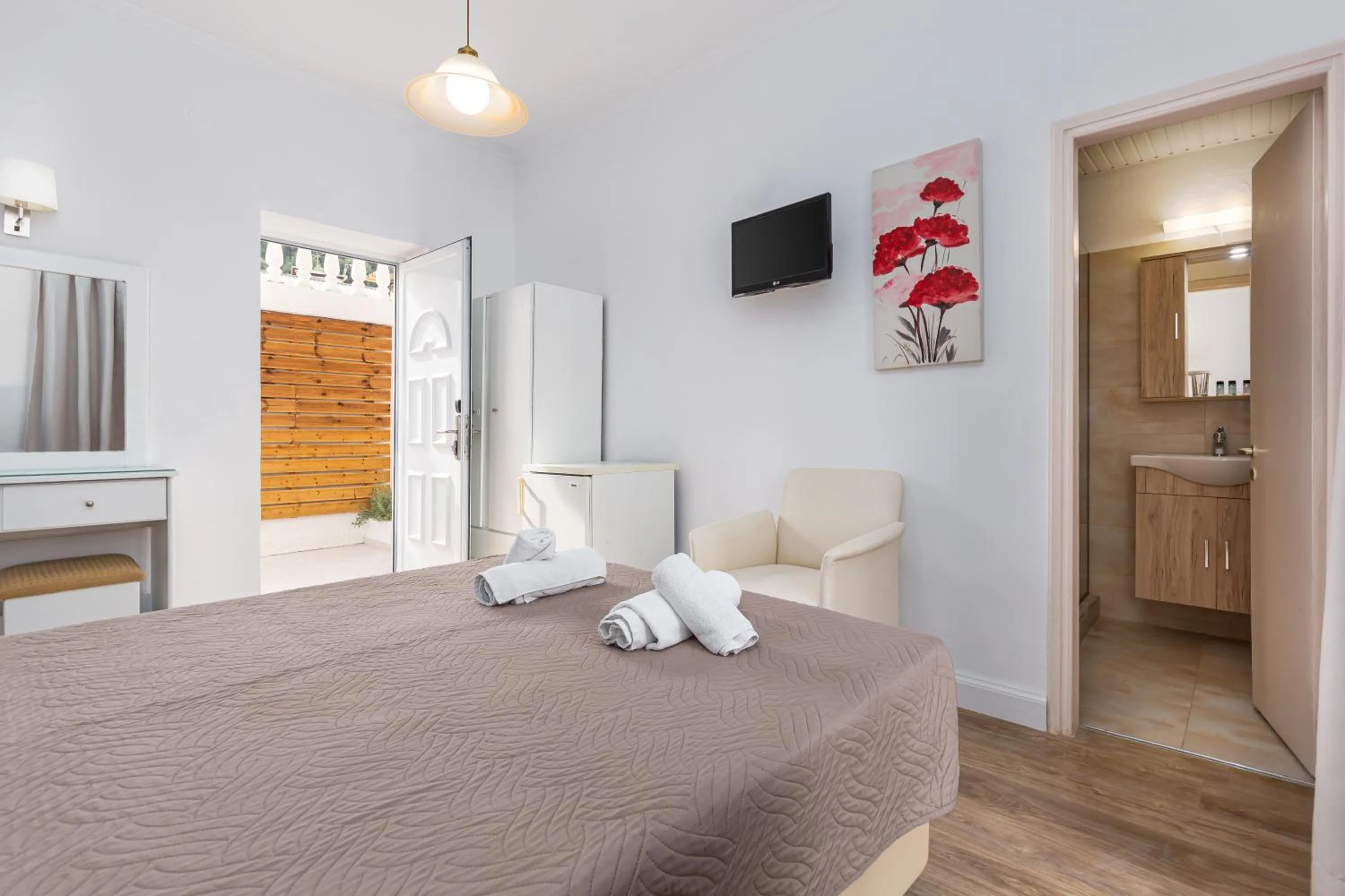 Photo of the whole room, Bed in Oasis Hotel