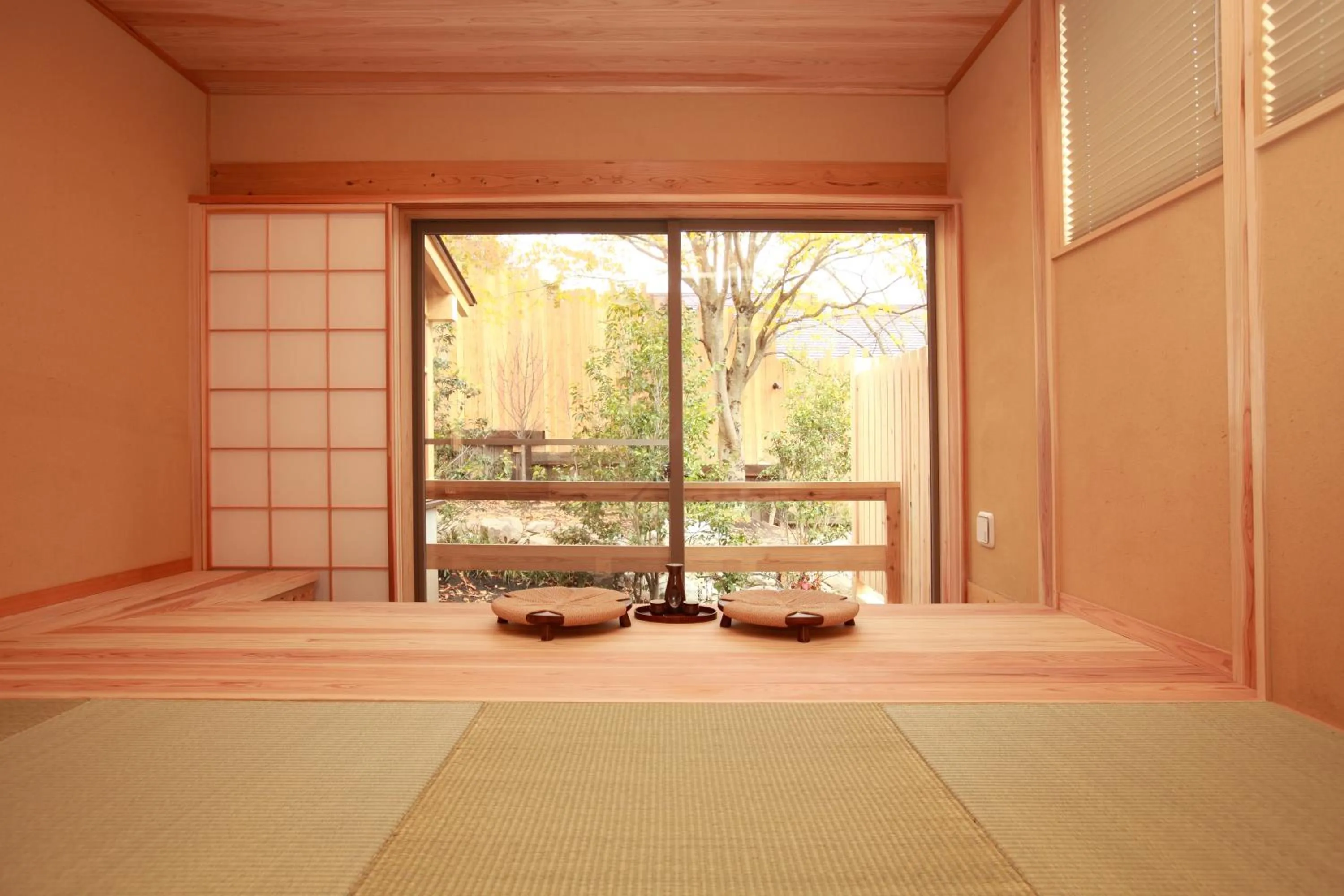 Photo of the whole room in Syoubun