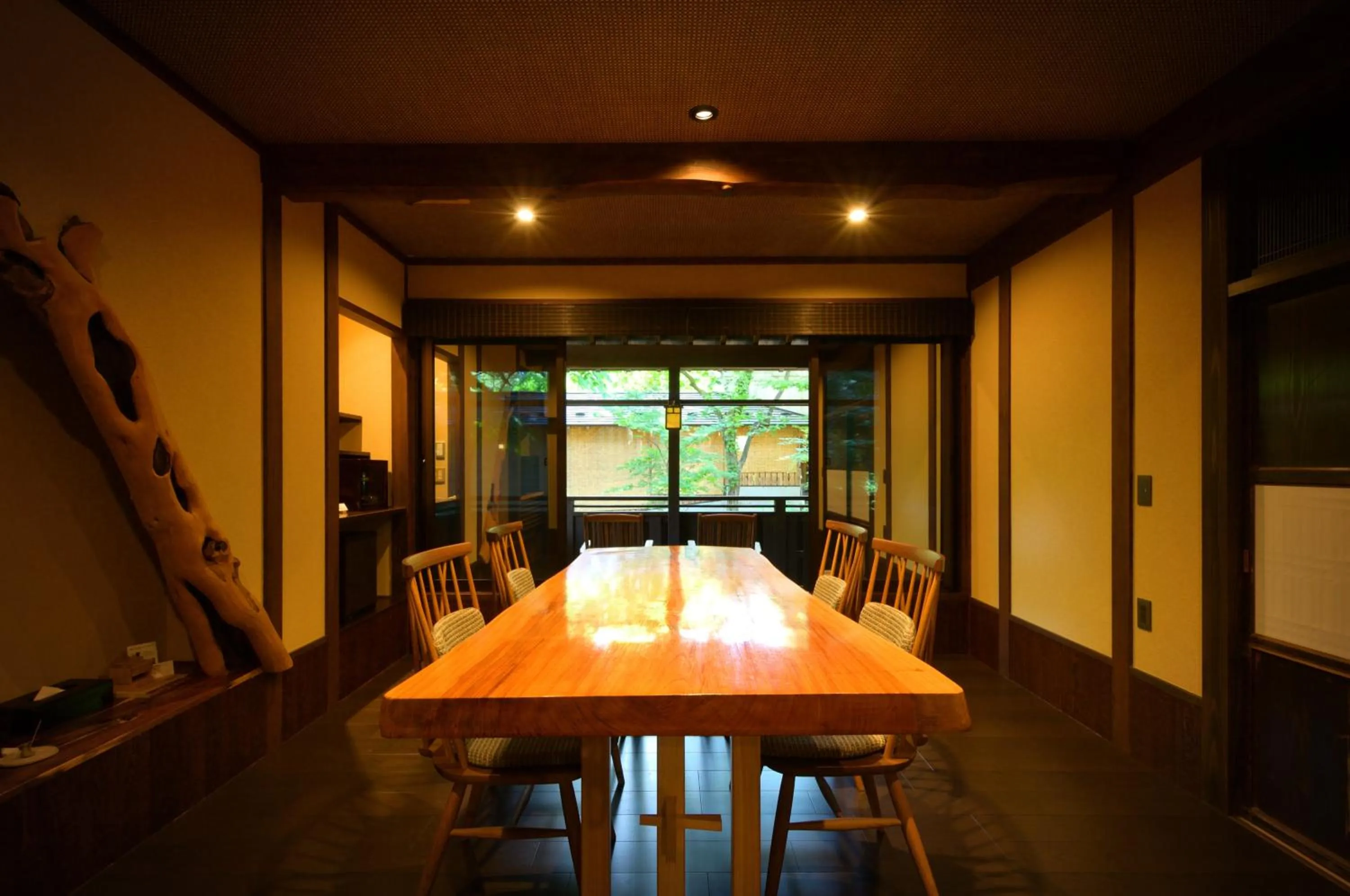 Photo of the whole room in Syoubun