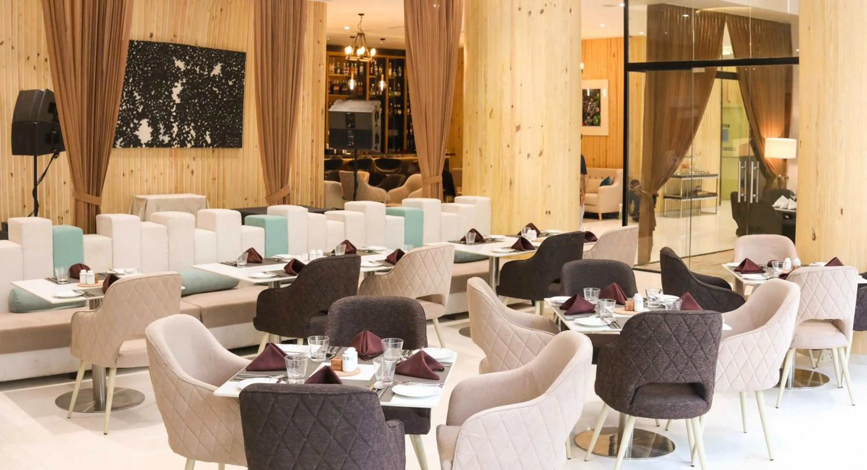 Restaurant/places to eat in Crowne Plaza Pune City Centre by IHG