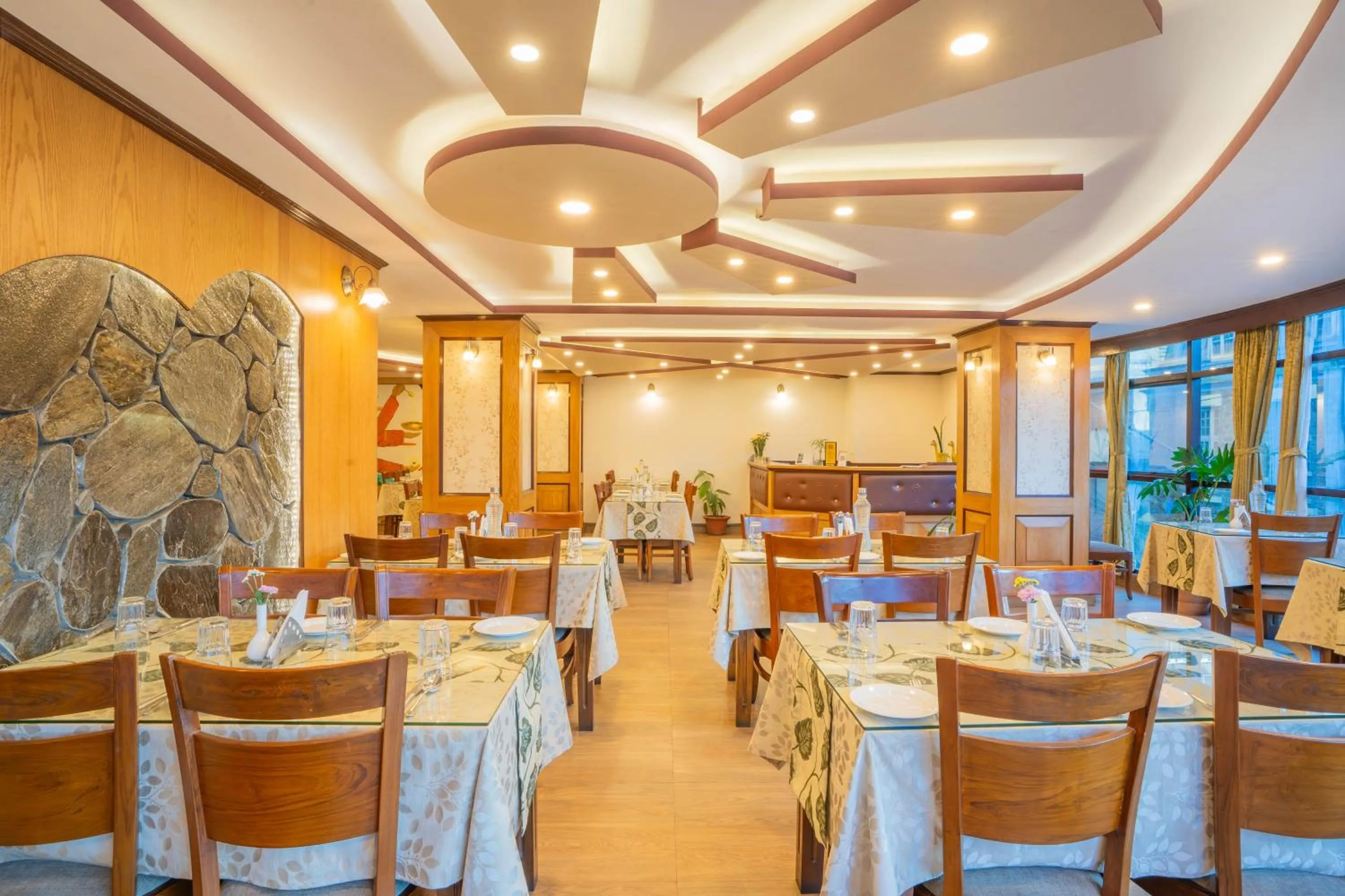 Restaurant/places to eat in Yashshree Jai Hotel & Banquet