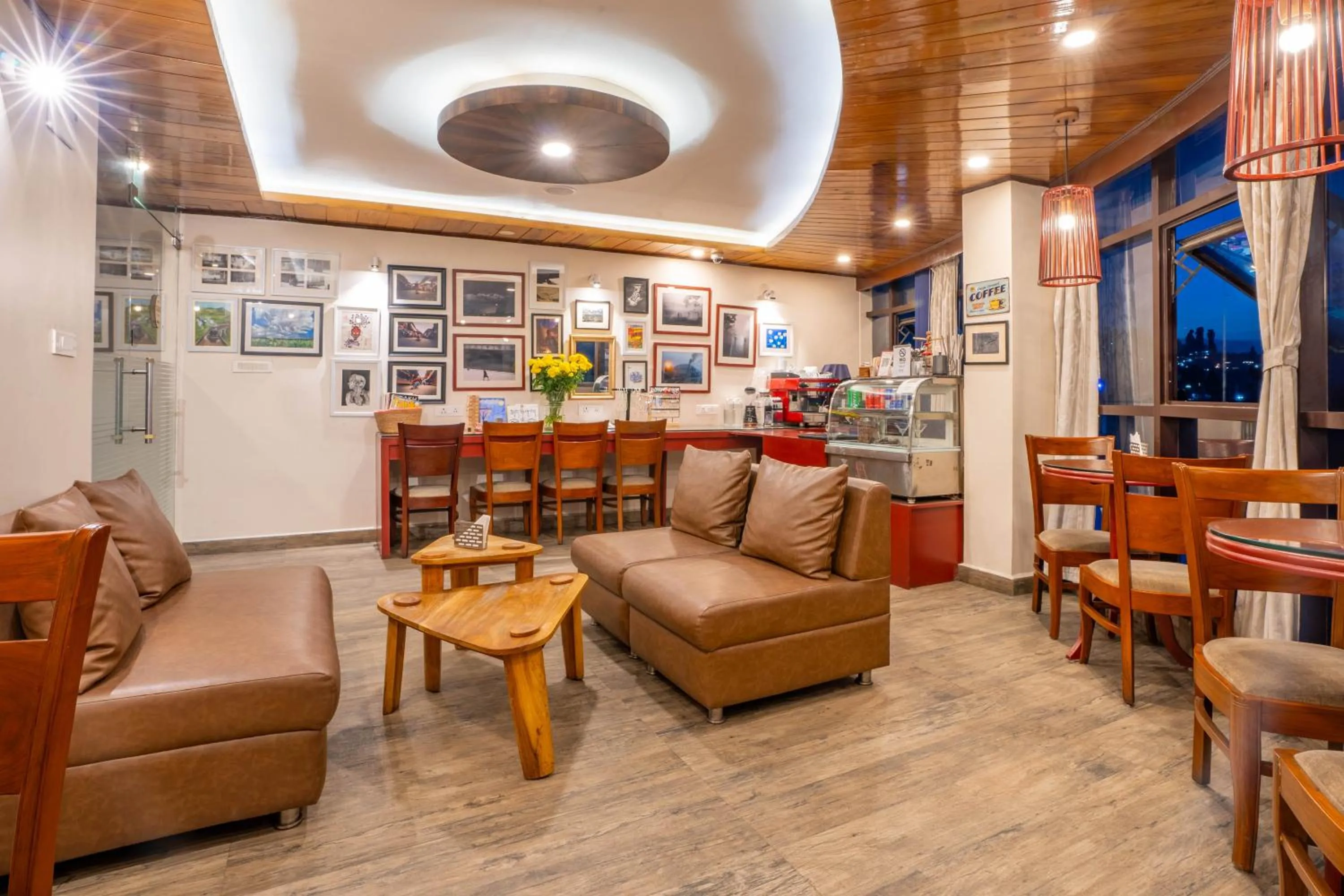 Restaurant/places to eat in Yashshree Jai Hotel & Banquet