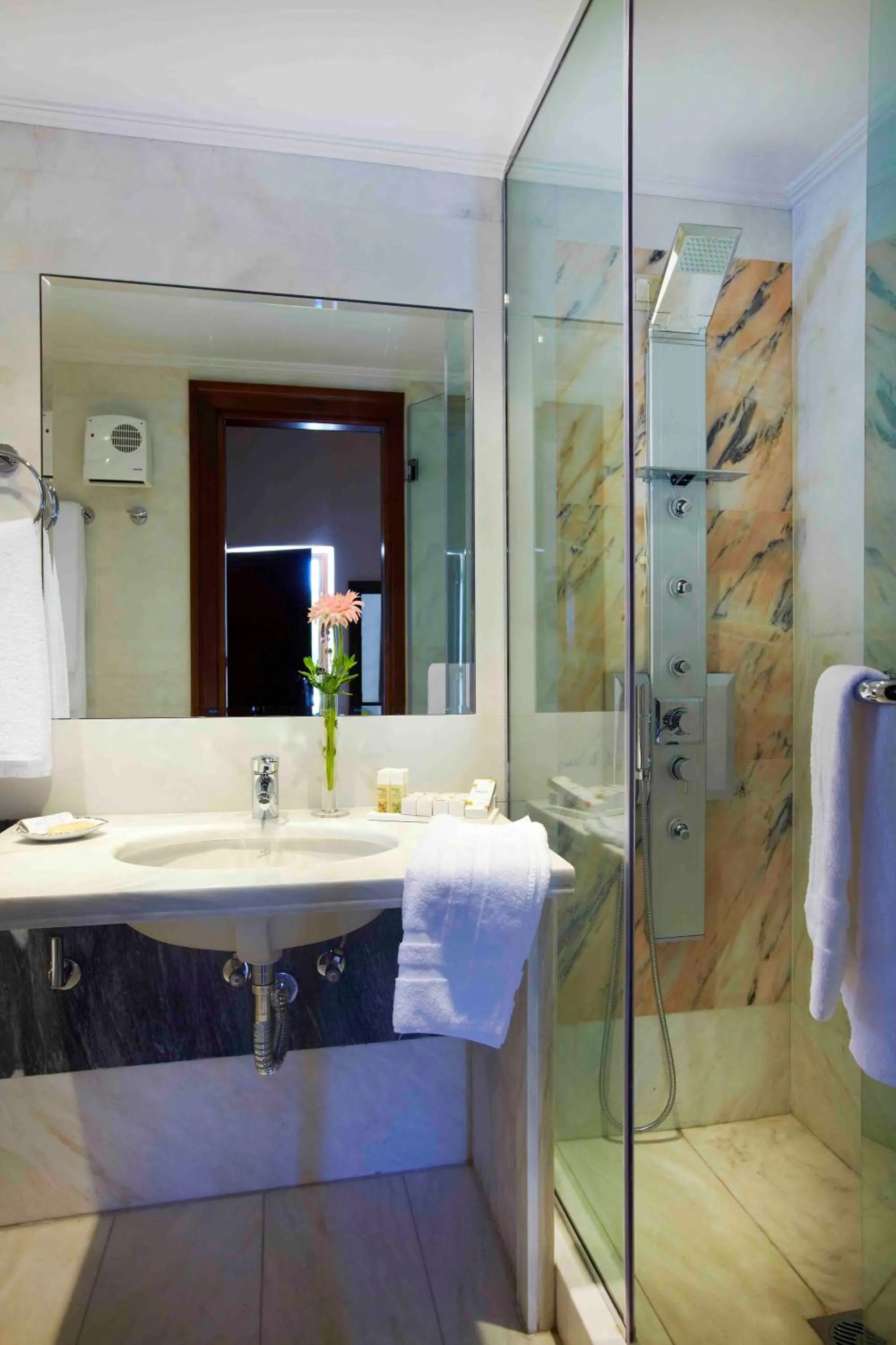 Double Room in Petritis Guesthouse