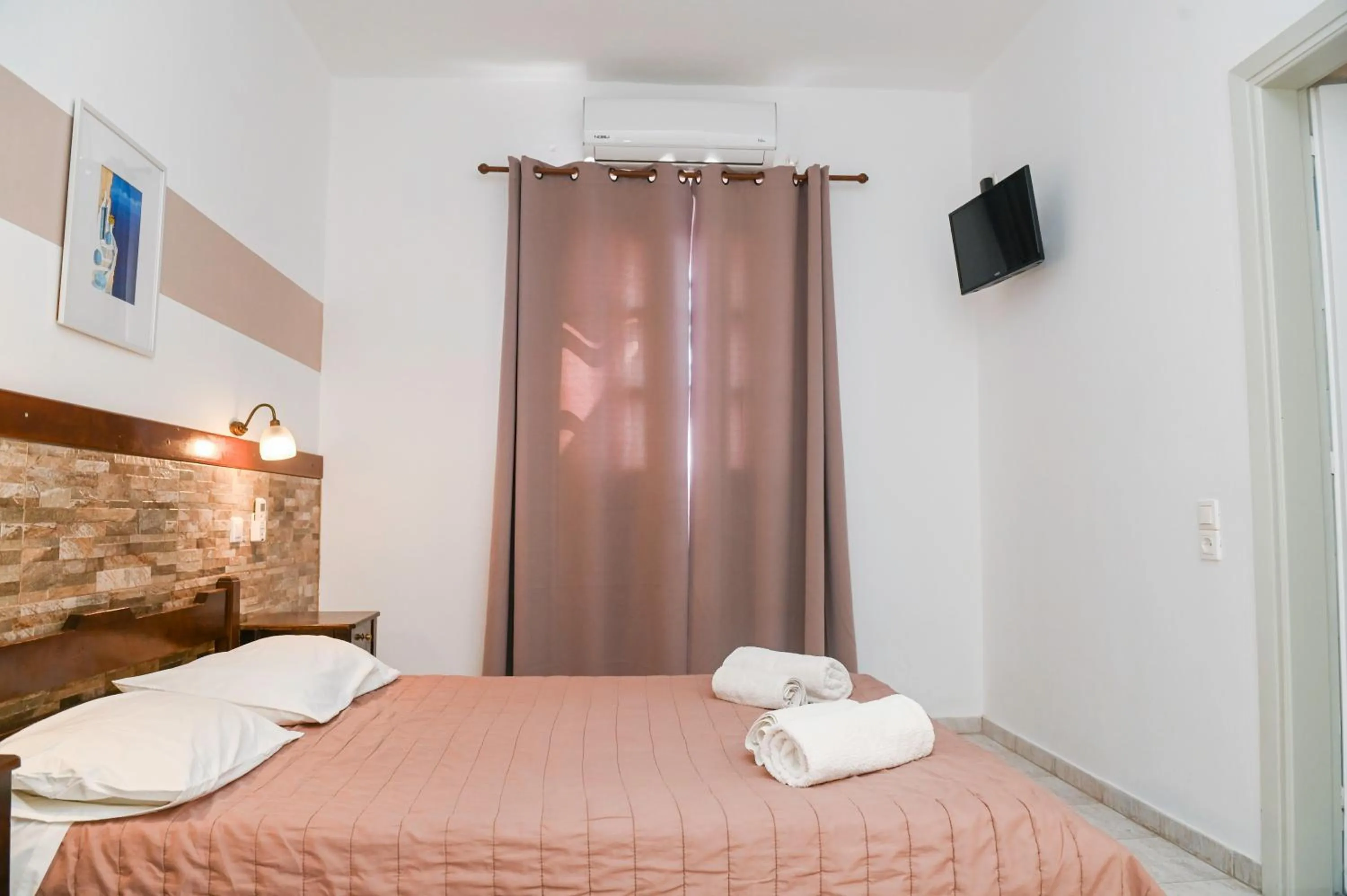 Bed in Narkissos Hotel