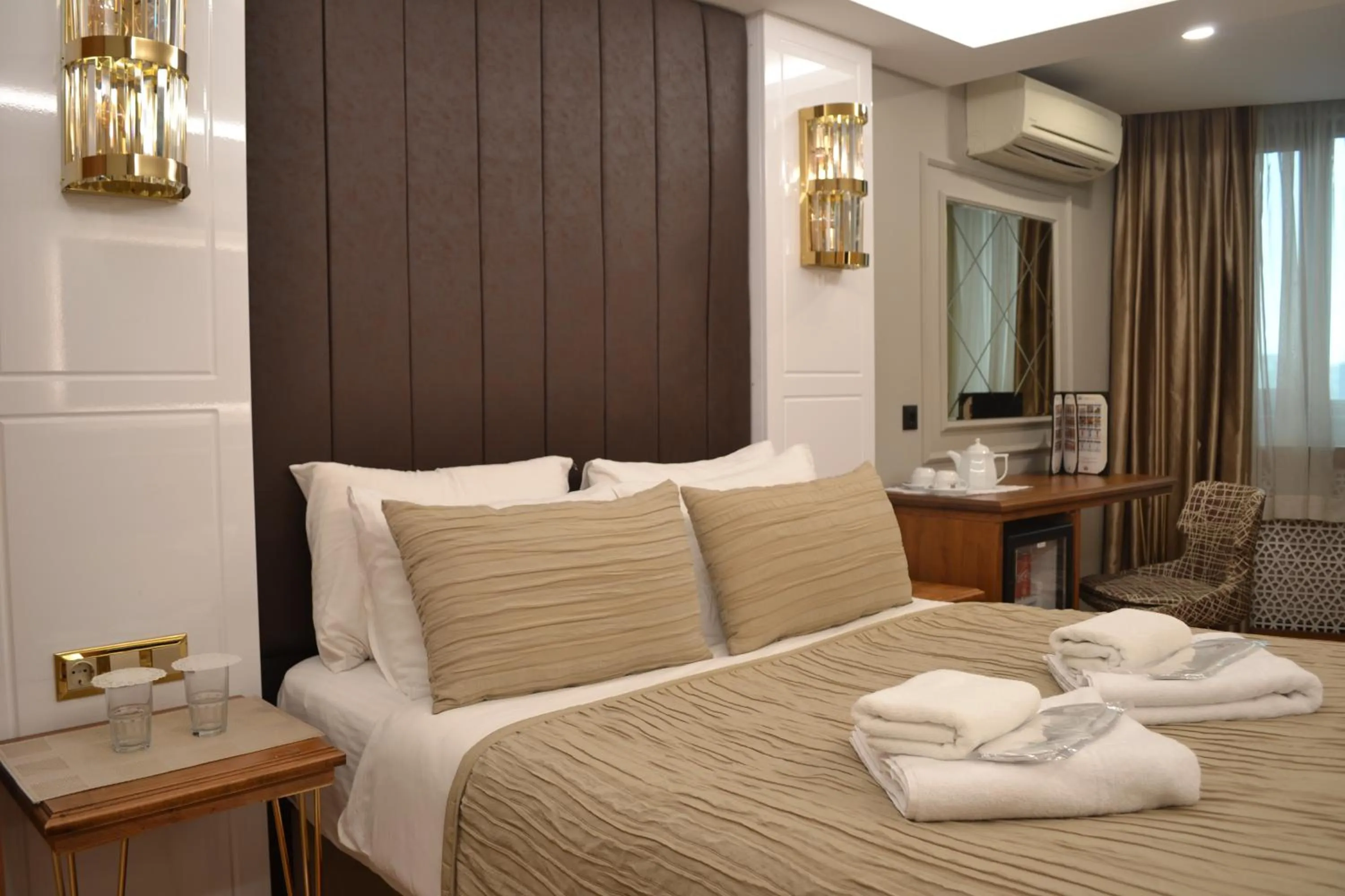 Bed in Gumus Palace Gungoren