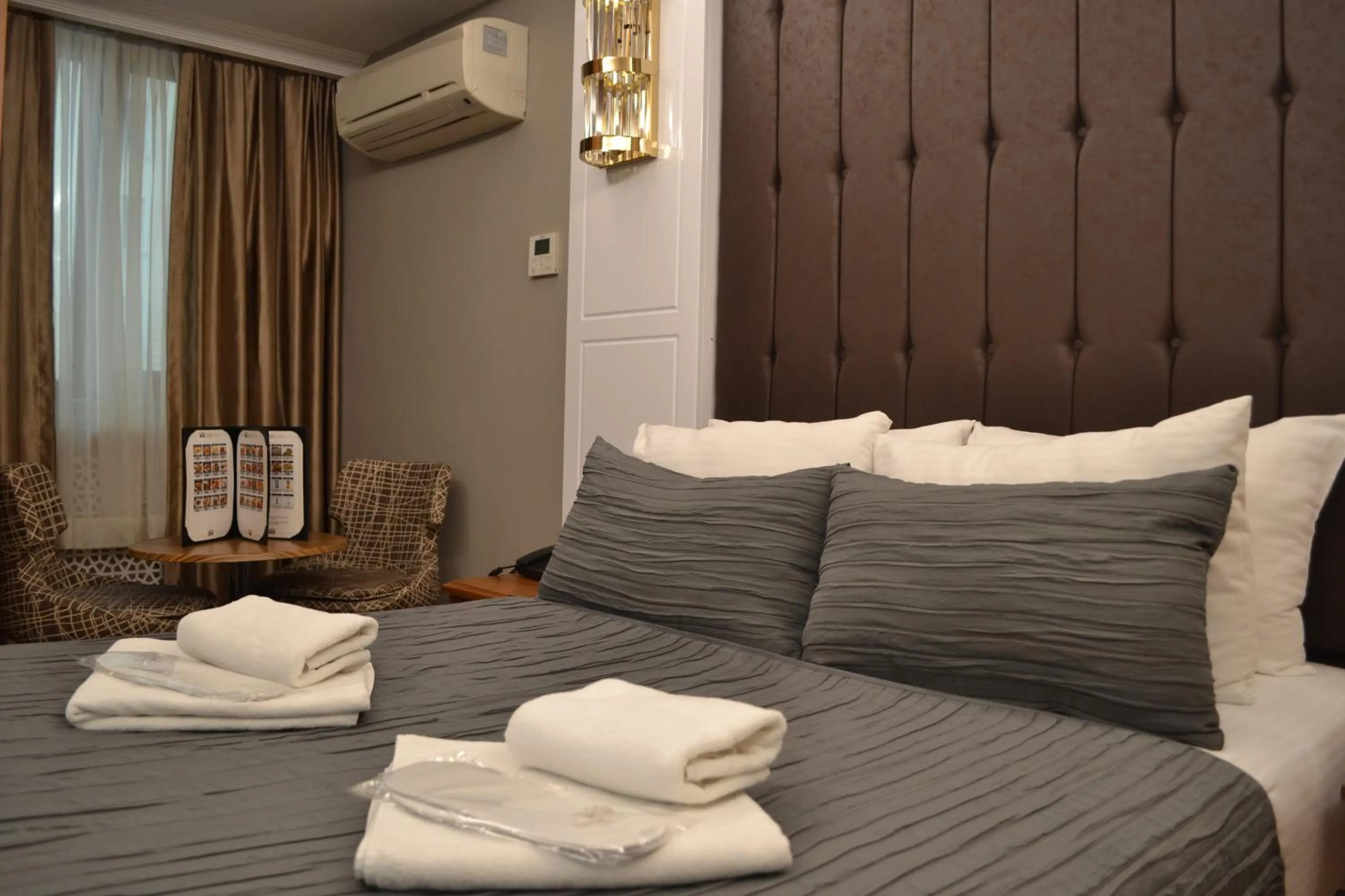 Bed in Gumus Palace Gungoren