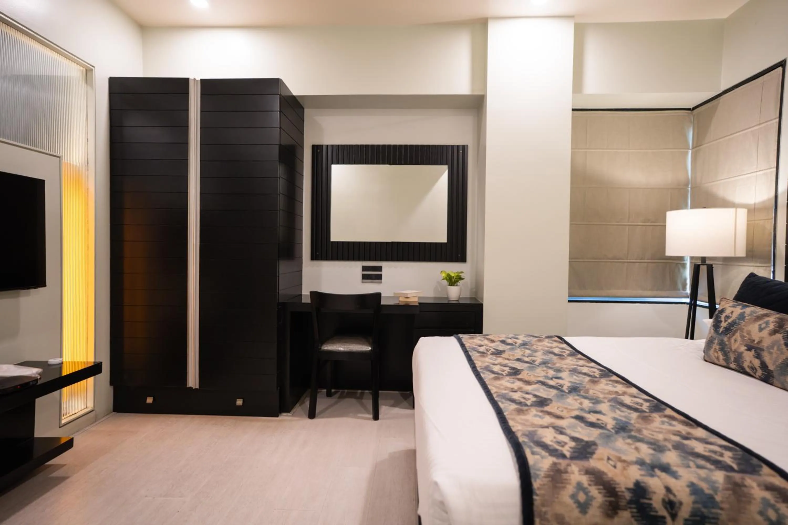 Bedroom, Bed in AR Suites Fontana Bay - Kalyani Nagar