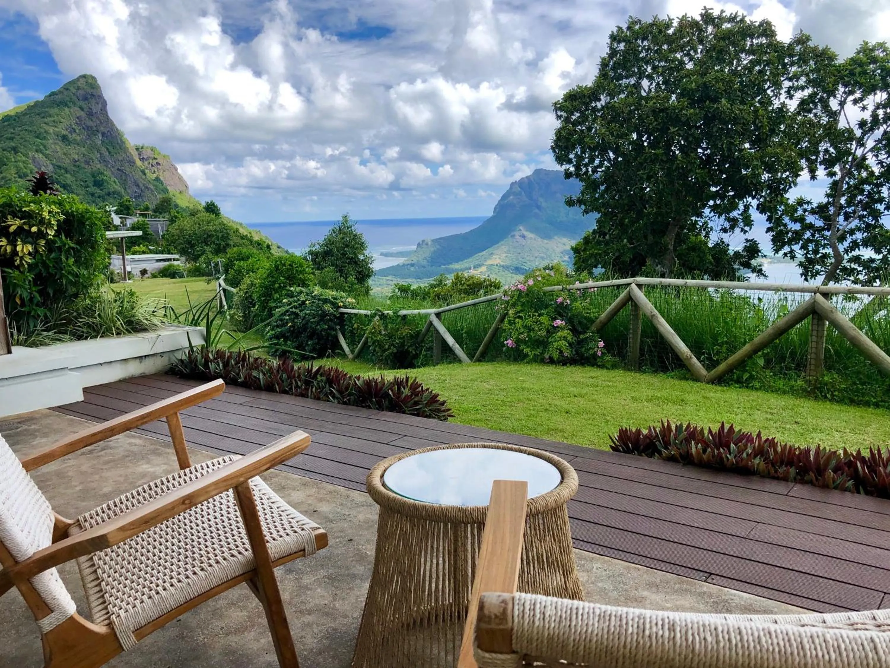 Patio in Hotel Chalets Chamarel