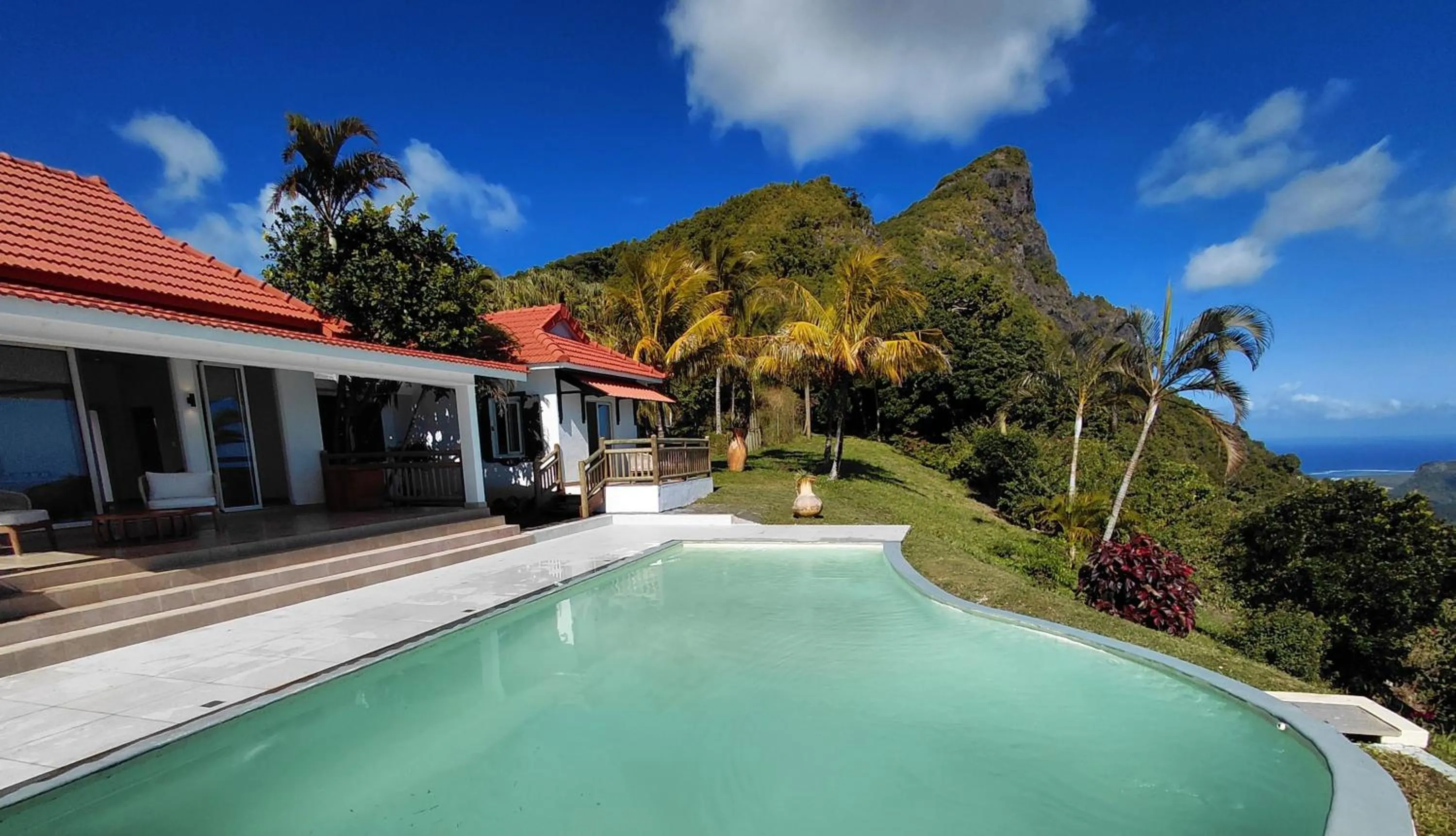 Property building in Hotel Chalets Chamarel