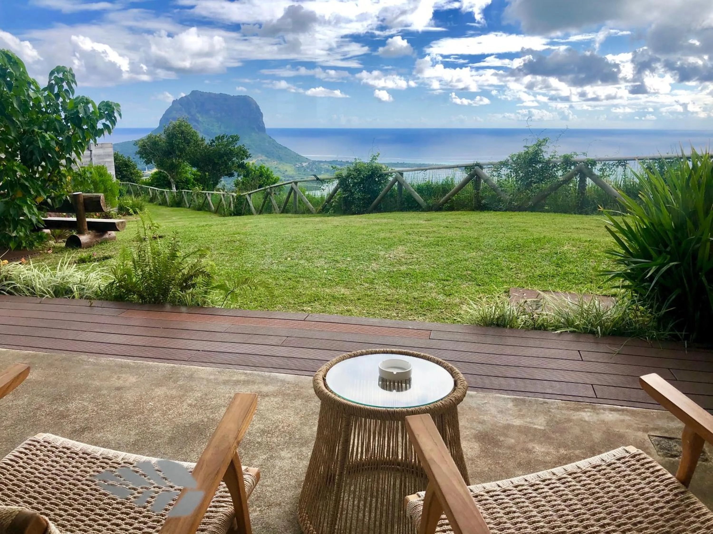 Patio in Hotel Chalets Chamarel