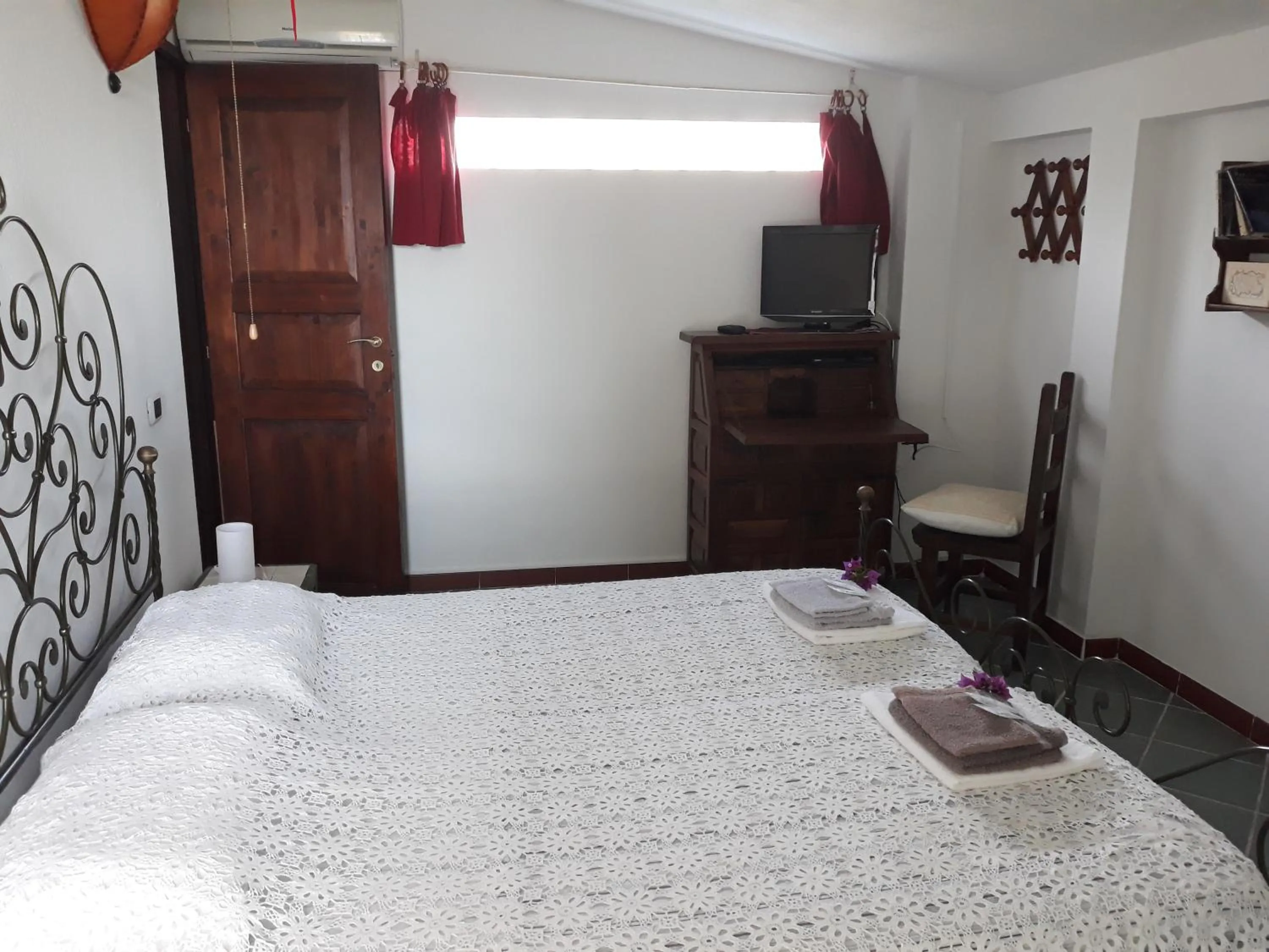 Photo of the whole room, Bed in Villa delle torri