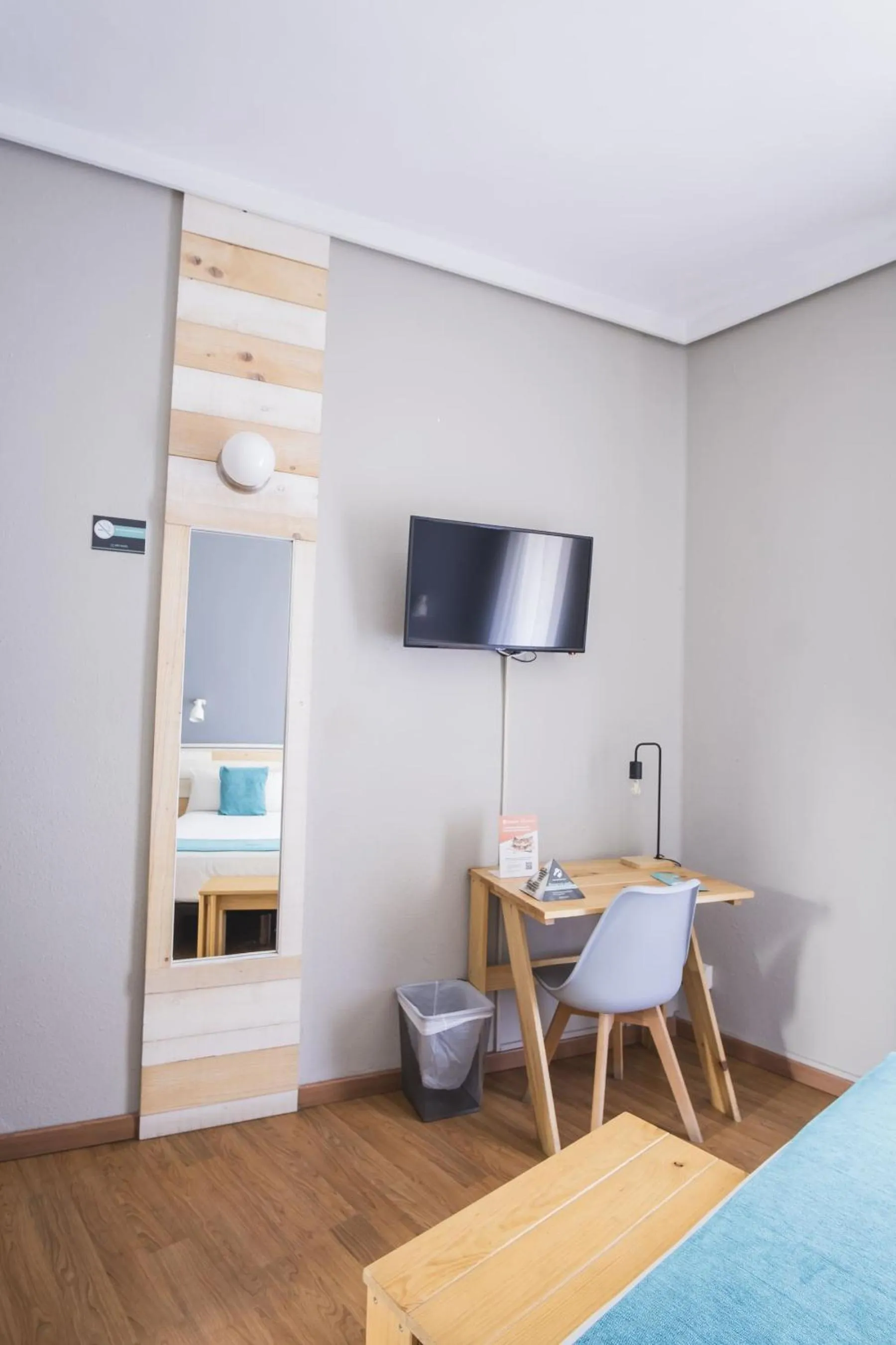 TV and multimedia, Bed in Hotel Alda Centro Ponferrada